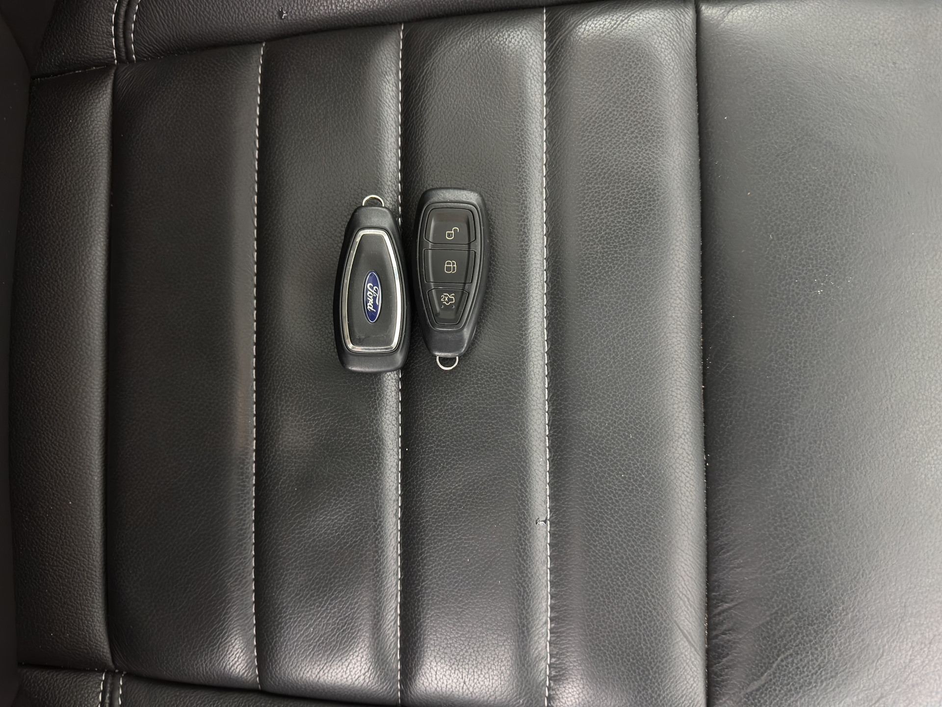 Ford C-Max 2.0 Plug-in Hybrid Titanium Plus (⚠️) Aut. *PANO | LEATHER | NAVI-FULLMAP | KEYLESS | CAMERA | COMFORT-SEATS | ECC | PDC | 17"ALU*