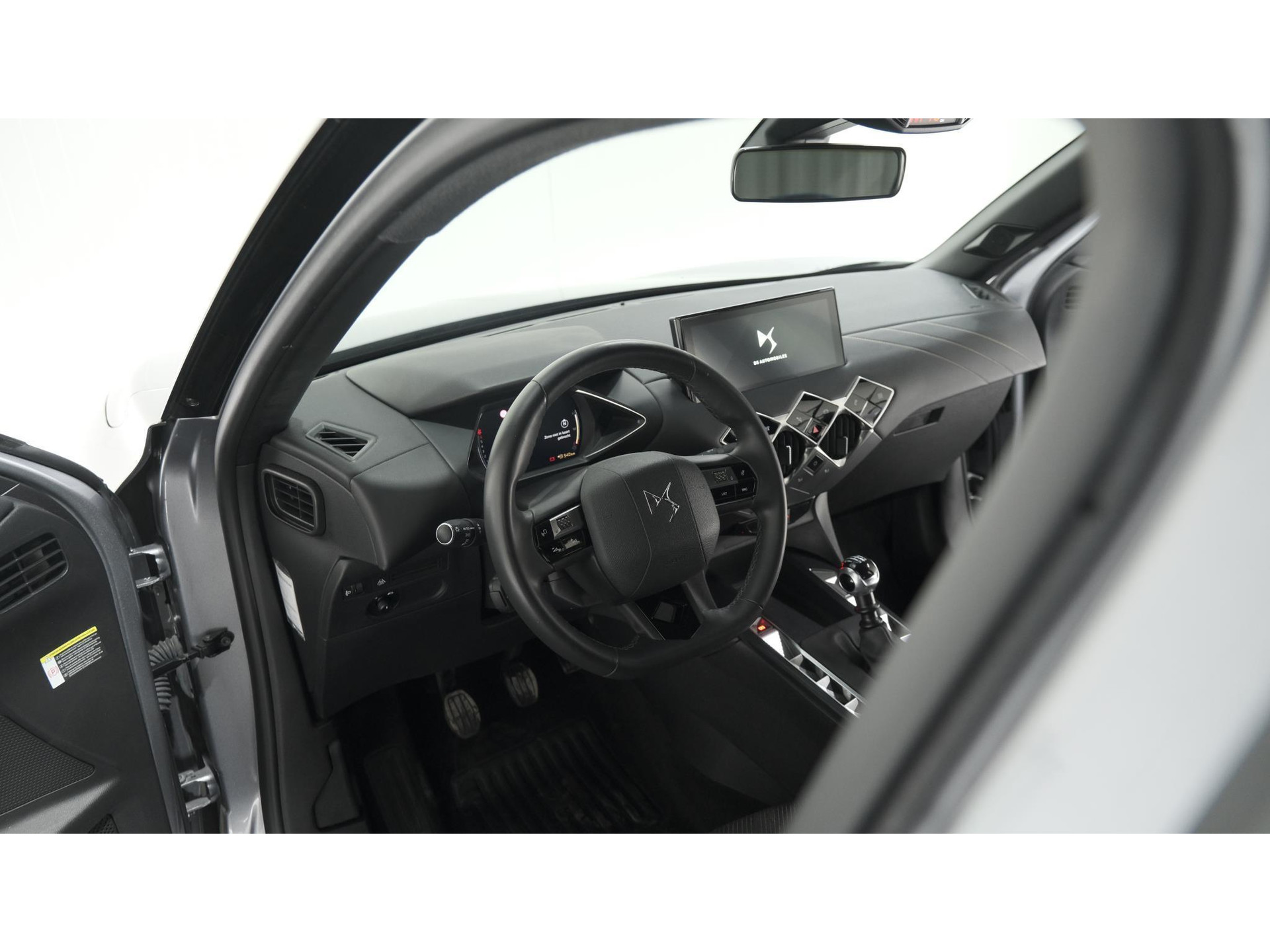 DS 3 Crossback PureTech 100 Montmartre | Parkeersensoren | Apple Carplay | Allseason Banden | Navigatie | Climate Control