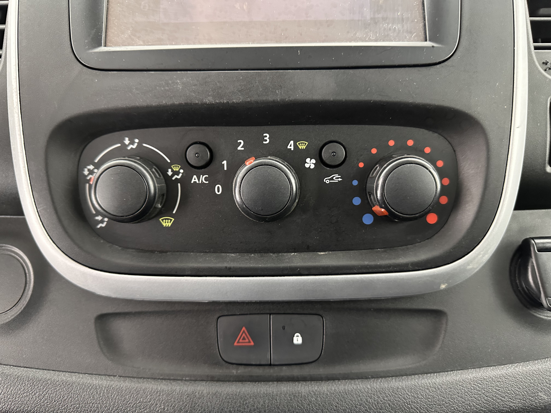 Renault Trafic 1.6 dCi T29 L1H1 Comfort-Pack *NAVI-FULLMAP | AIRCO | CRUISE | 3-PERS | PDC | 1.260 Kg-Cargo-Capacity*