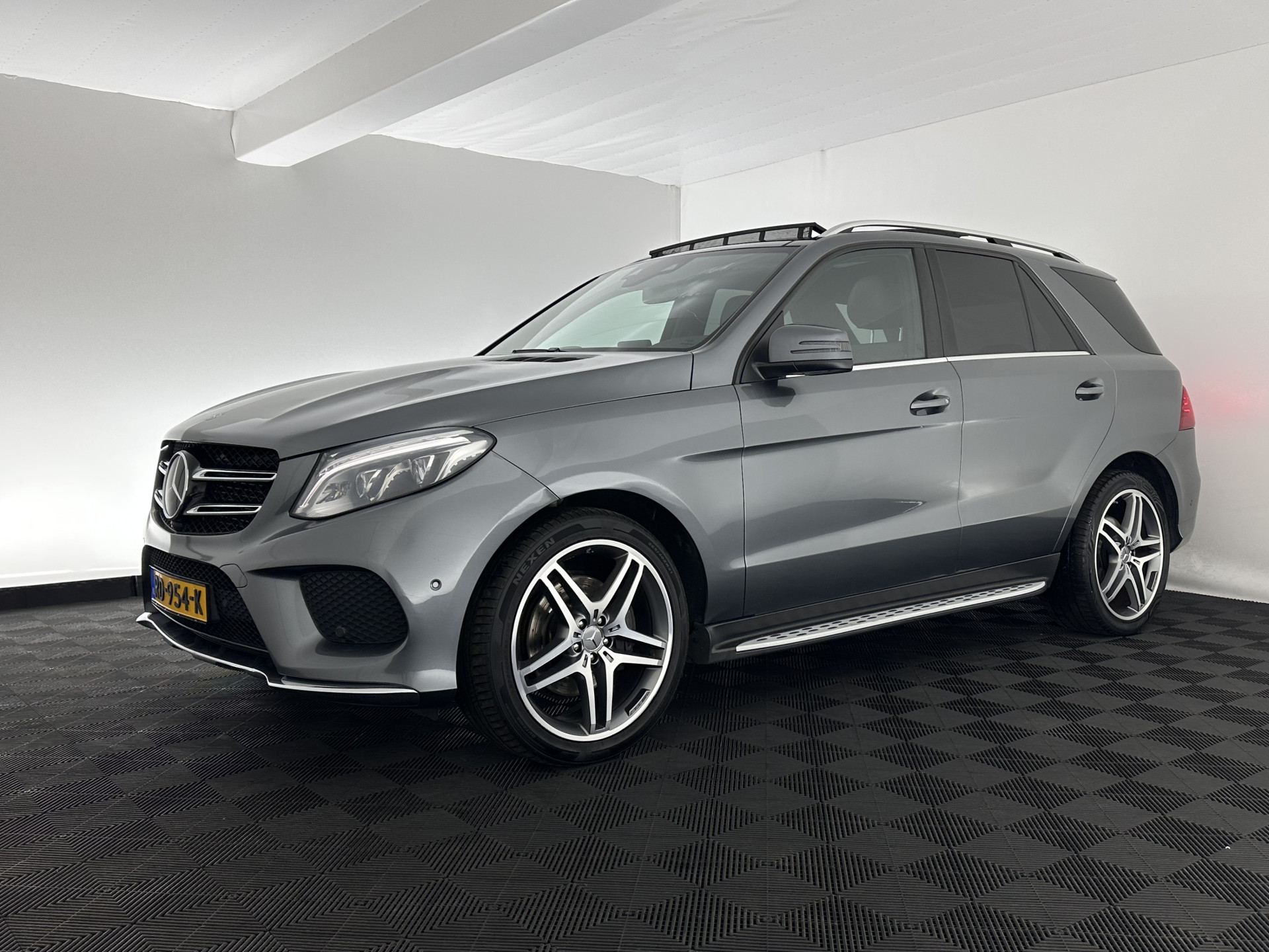 Mercedes-Benz GLE-klasse 350 d 4MATIC AMG Sport Edition (INCL-BTW) *PANO | DISTRONIC-PLUS | LEATHER | FULL-LED | BLINDSPOT | HARMAN/KARDON | TOPVIEW | MEMORY-PACK | AIRSUSPENSION | HEATED-COMFORTSEATS | NAVI-FULLMAP | PRIVACYGLASS | 21"ALU*