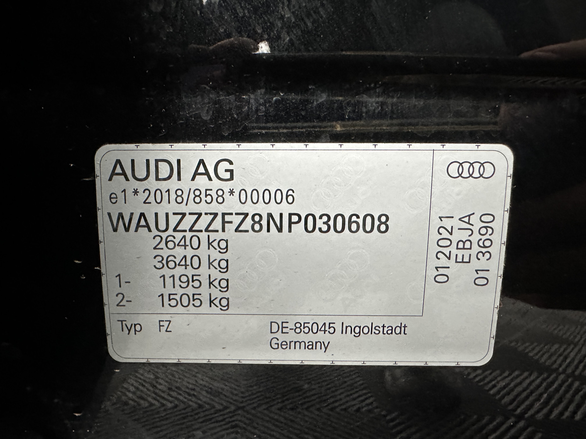 Audi Q4 e-tron 40 Launch edition Advanced Plus 77 kWh [3-Fase] {SOH-93%} (INCL-BTW) *HEATPUMP | ADAPT-CRUISE | MATRIX-LED | NAVI-FULLMAP | KEYLESS | CAMERA | DIGI-COCKPIT | DAB | AMBIENT-LIGHT | HEATED-SPORTSEATS | SHIFT-PADDLES | PRIVACY-GLASS | 19''ALU*