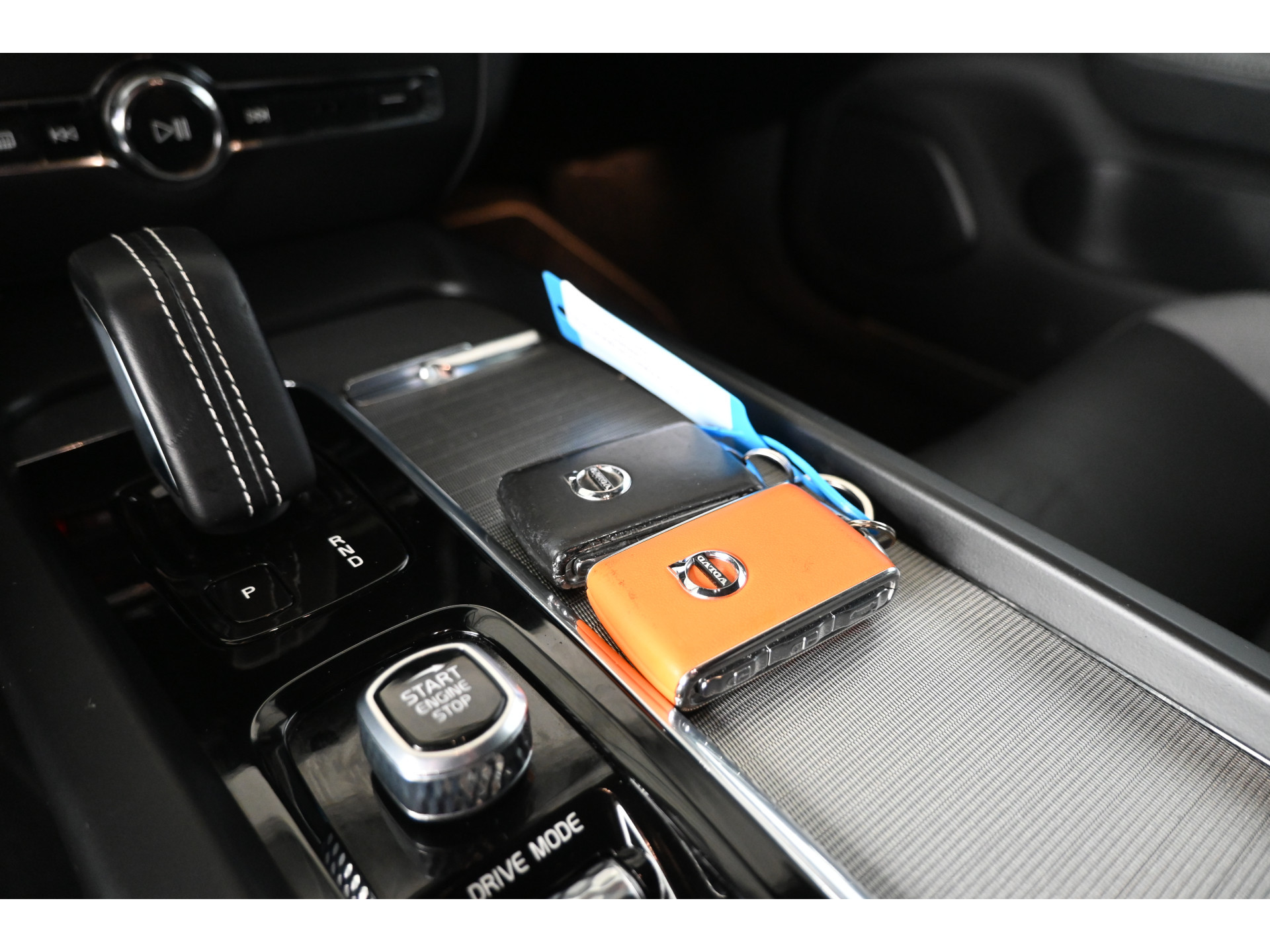 Volvo V60 2.0 B4 R-Design Navigatie Carplay Stoel/Stoelverwarming Virtual Goed Onderhouden! Inruil Mogelijk!