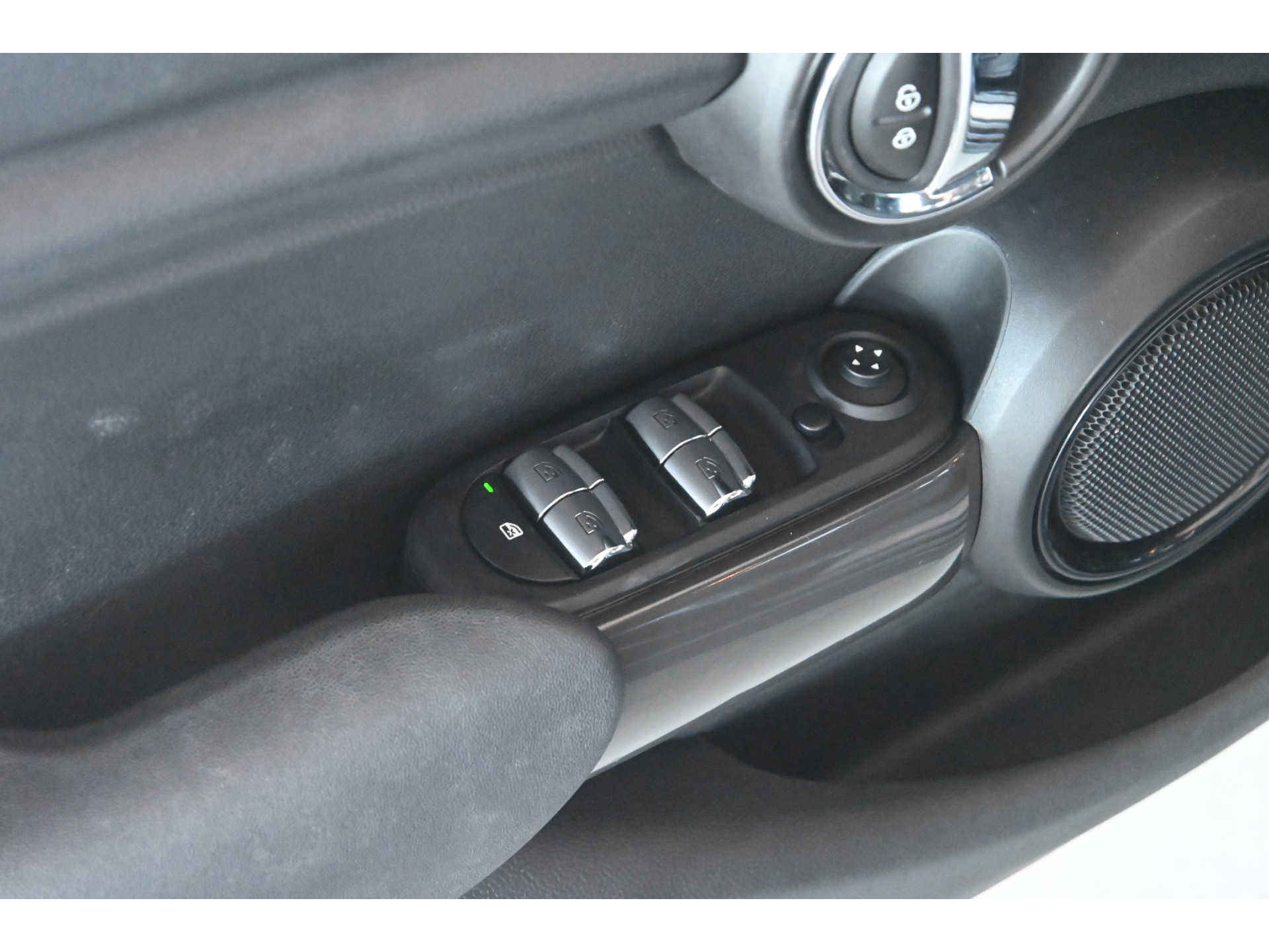 MINI Mini 1.5 Business Nap Airco Cruise control Navigatie Lichtmetaal Inruil mogelijk