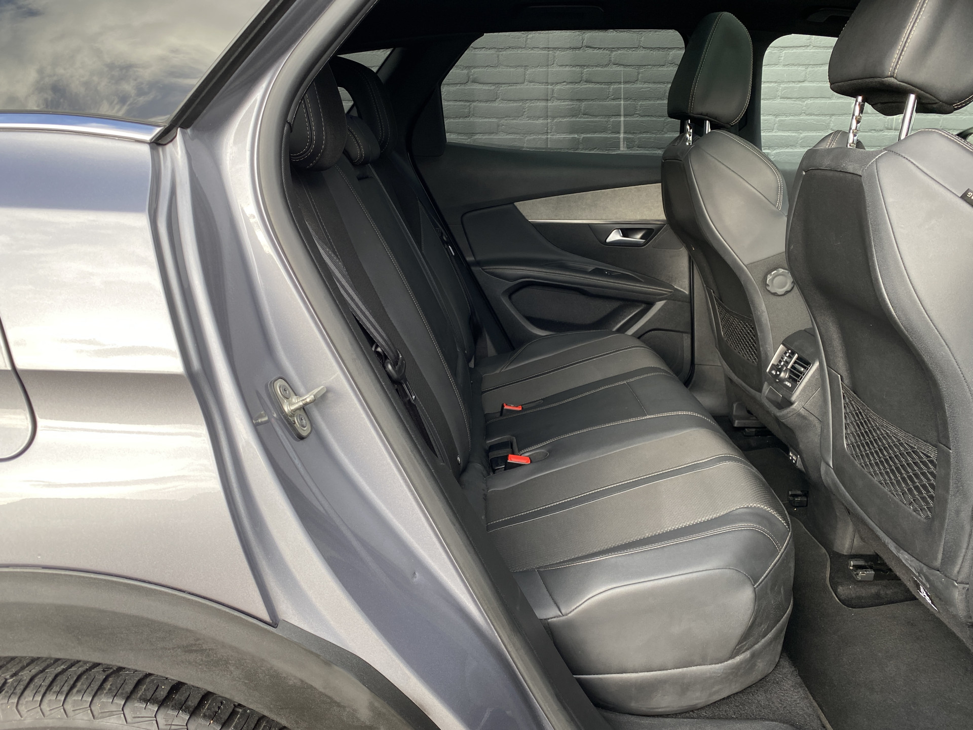 Peugeot 3008 1.6 Plug-in Hybrid 4WD 300 pk GT AUT. | 1e eigenaar | carplay | panoramadak | navigatie | 3D cockpit | 2 laadkabels | BTW