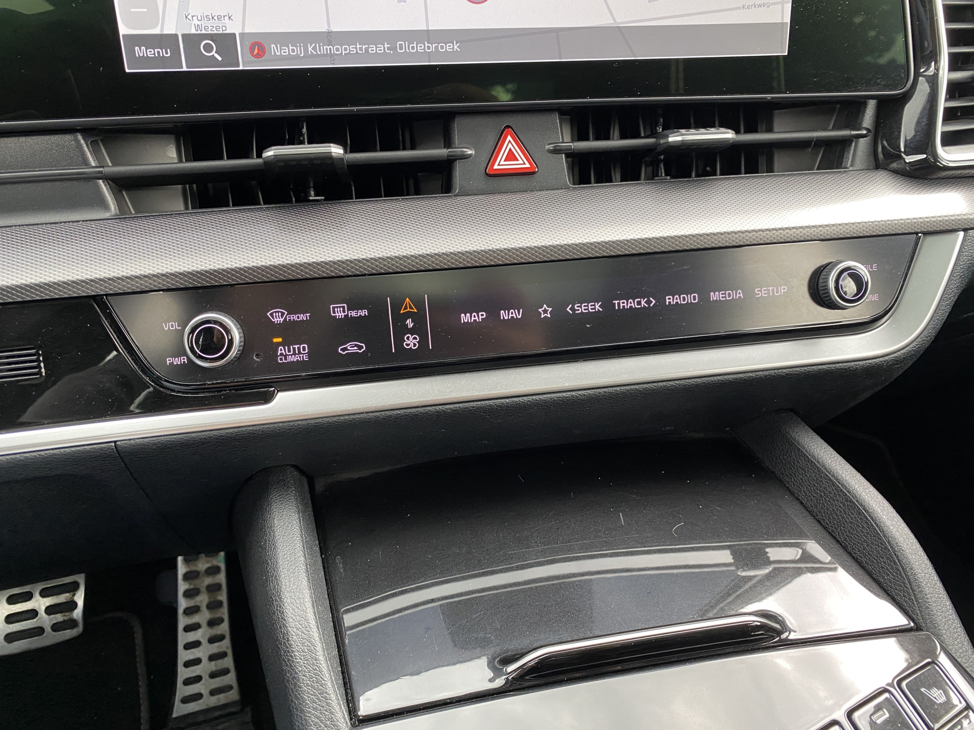 Kia Sportage 1.6 T-GDi Plug-in Hybrid AWD GT-PlusLine | dealer onderh. | panoramadak | trekhaak | leder interieur | navigatie