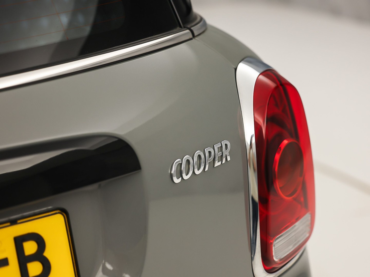 MINI Countryman 1.5 Cooper Chili (NAVIGATIE, CLIMATE, LEDER, PARKEERSENSOREN, SPORTSTOELEN, CRUISE, NIEUWE APK, NIEUWSTAAT)