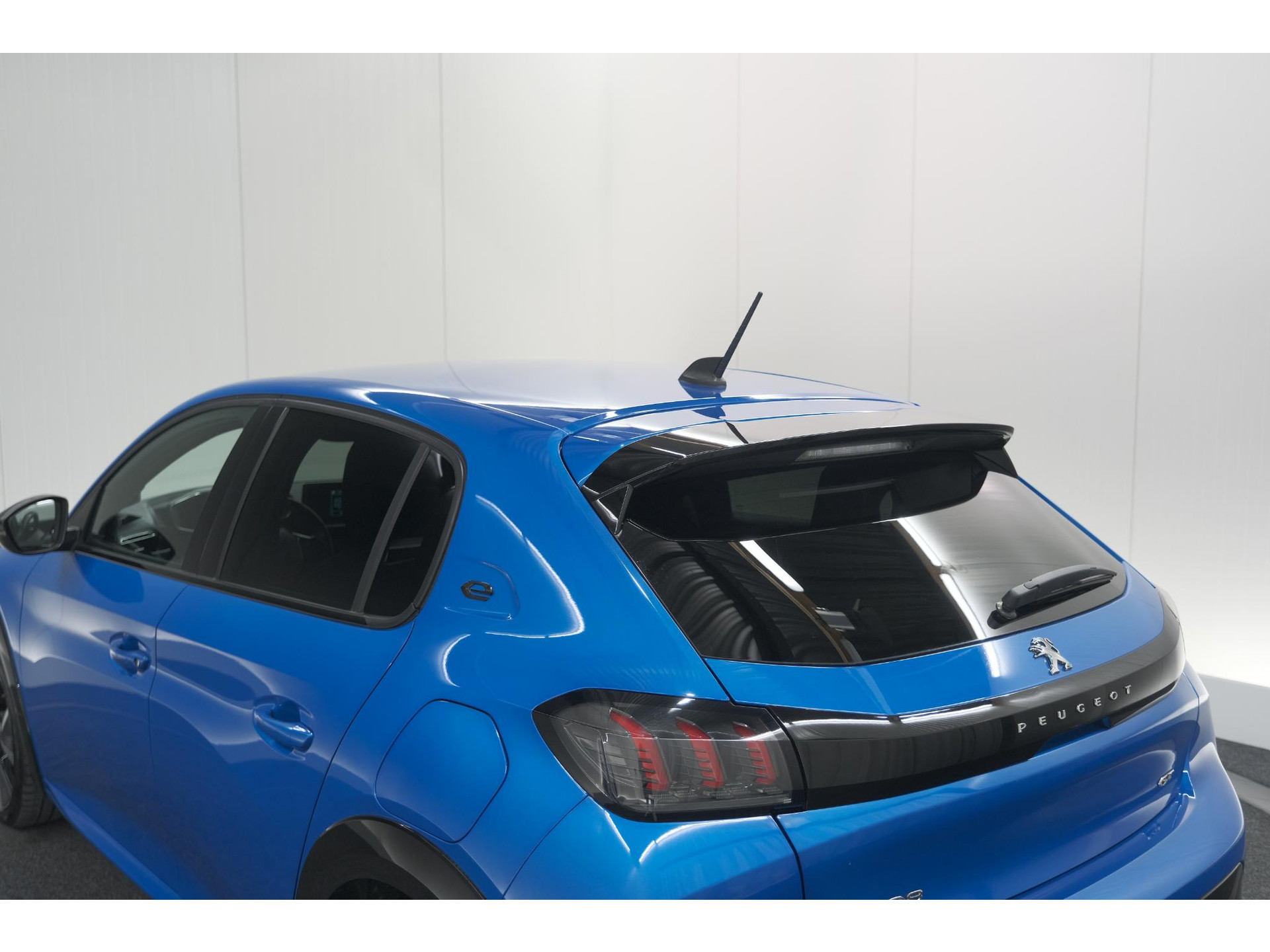 Peugeot e-208 EV GT Pack 50 kWh | Camera | Adapieve Cruise Control | Stoelverwarming | 3 FASE