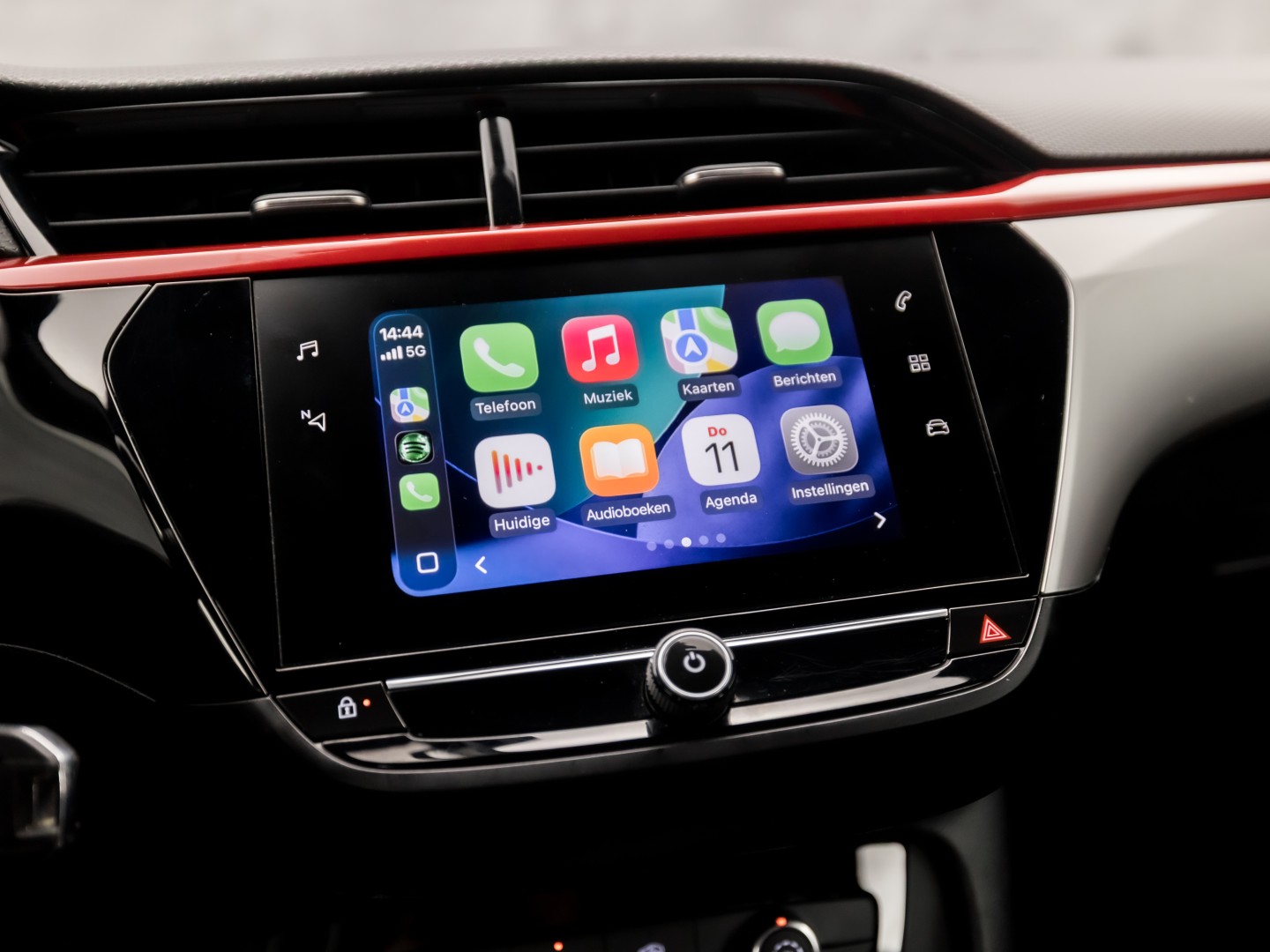 Opel Corsa 1.2 GS Line (VIRTUAL COCKPIT, APPLE CARPLAY, GROOT NAVI, 360 CAMERA, GETINT GLAS, SPORTSTOELEN, CRUISE, LANE ASSIST, NIEUWSTAAT)