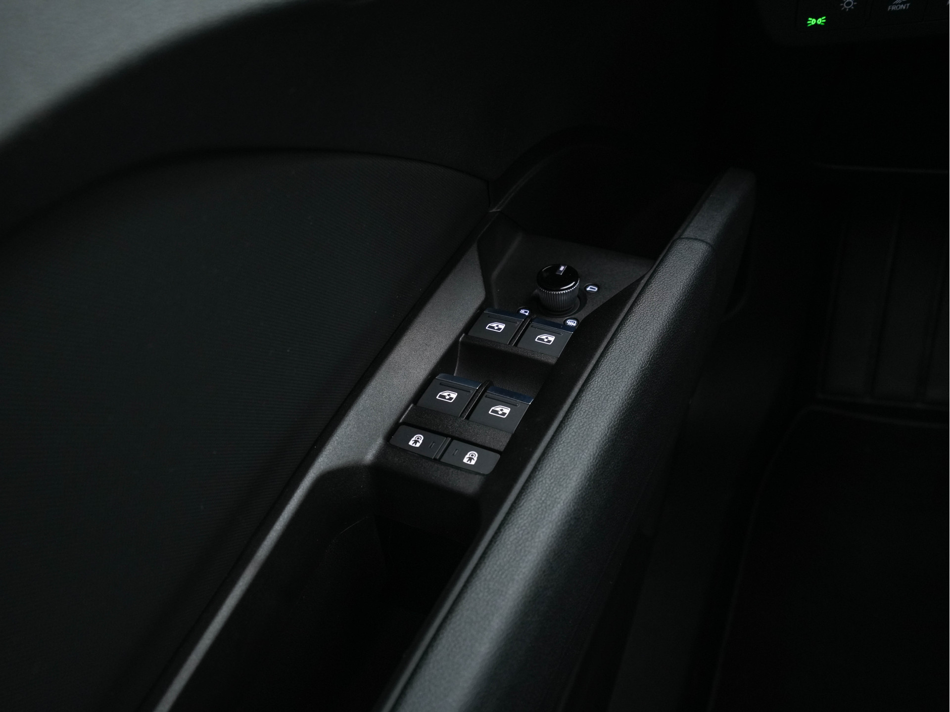 Audi Q4 e-tron 40 S-Line Competition Launch edition 77 kWh [ 3-Fase ] {SOH-87%} (INCL-BTW) *HEAT-PUMP | PANO | LEATHER-FABRIC | MATRIX-LED | ADAPTIVE-CRUISE | HEATED-SPORTSEATS | AMBIENT-LIGHT | DIGI-COCKPIT | CAMERA | KEYLESS | NAVI-FULLMAP | ...