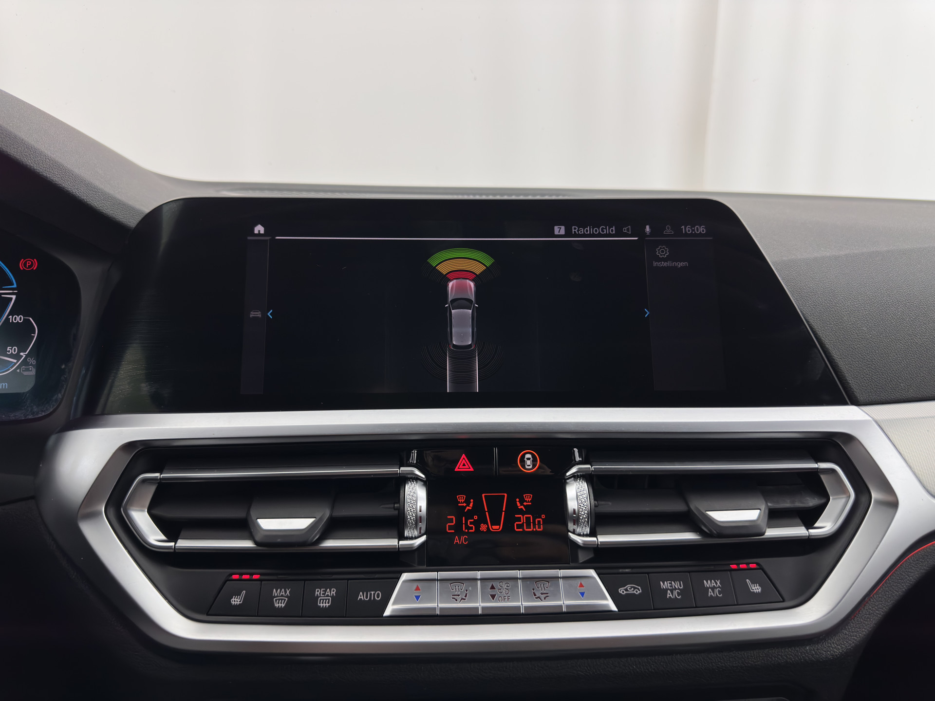 BMW 3-serie Touring 320e M-Sportpack Business Edition Plus (Plug-In) (INCL-BTW) *PANO | LASER-LED | LEATHER | HEATED-SPORTSEATS | HARMAN/KARDON | VIRTUAL-COCKPIT | AMBIENT-LIGHT | NAVI-FULLMAP | DAB+ | 18''ALU*