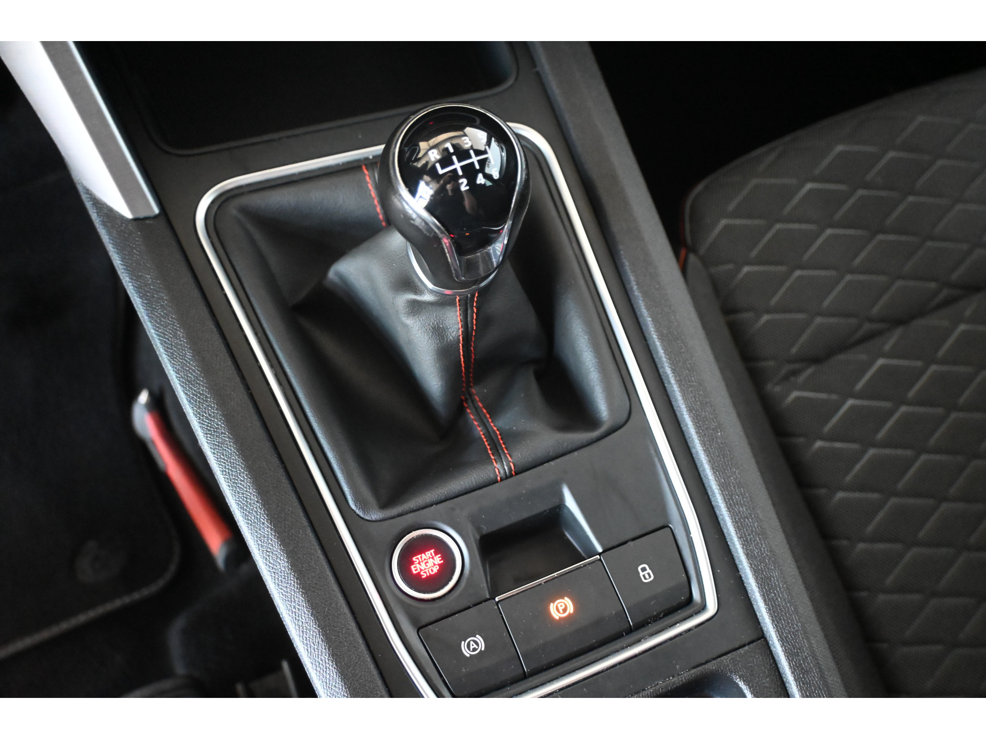 SEAT Leon 1.5 TSI FR Launch Edition Clima Navigatie Carplay Virtual LED Rijklaarprijs! Inruil Mogelijk!