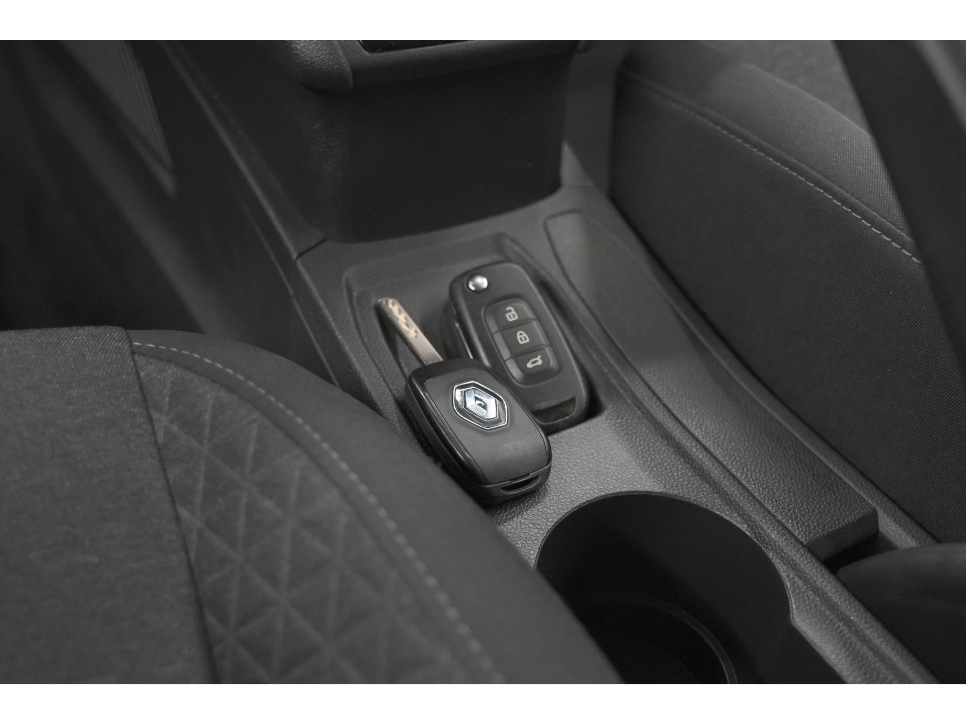 Renault Clio TCe 90 Equilibre | Parkeersensoren | Apple Carplay | Cruise Control
