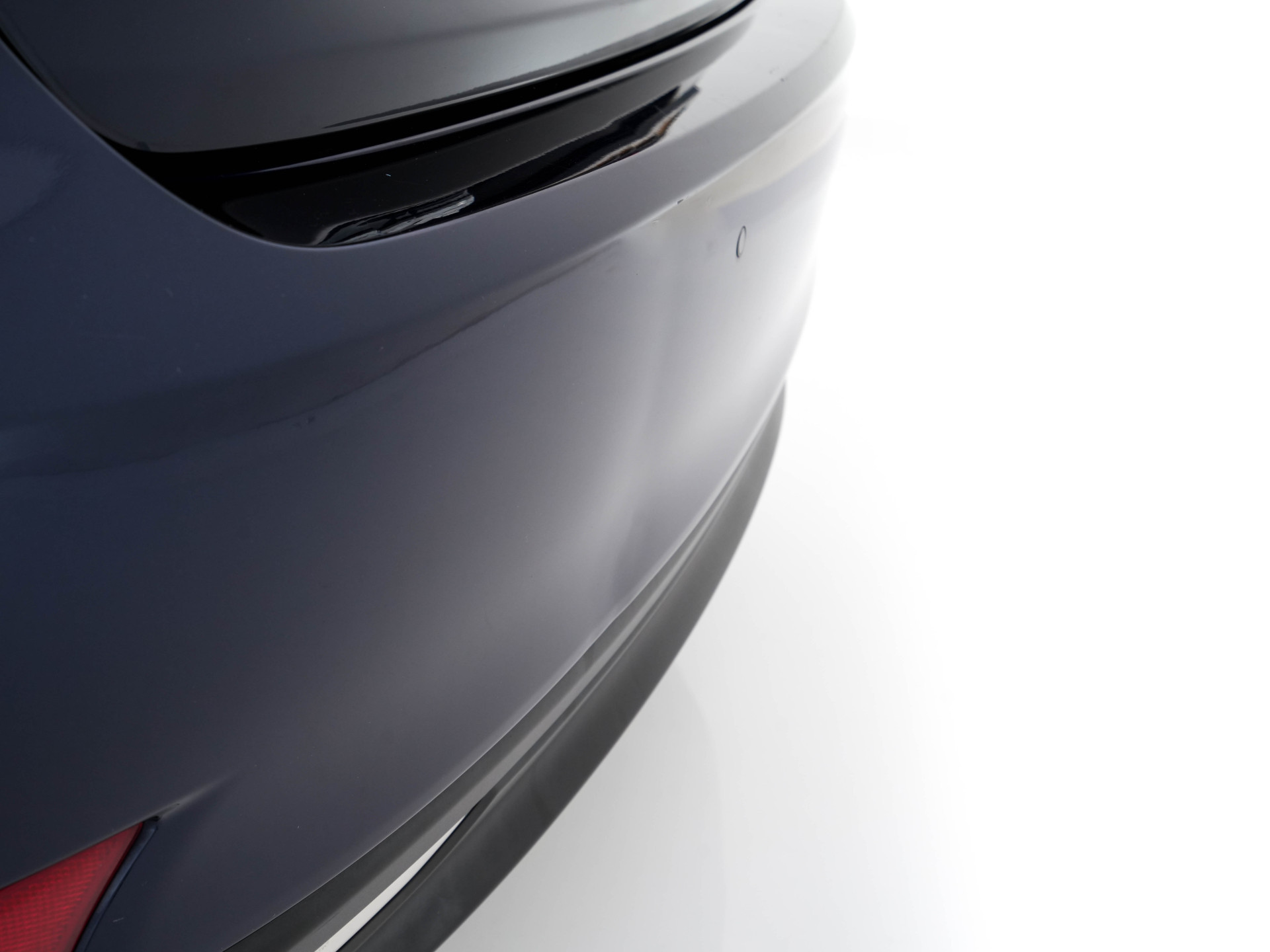 Lexus IS 300h Hybrid Business Line Aut. *PANO | LEATHER-MICROFIBRE | FULL-LED | NAVI-FULLMAP | HEATED-COMFORTSEATS | CAMERA | ECC | SHIFT-PADDLES | PDC | CRUISE | 17''ALU*