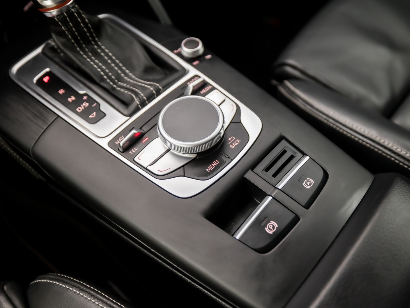 Audi S3 Sportback 2.0 TFSI S3 quattro S-Line 300Pk Automaat (PANORAMADAK, BLACK PACK, BANG&OLUFSEN, ELEK SPORTSTOELEN, RODE GORDELS, GETINT GLAS, PARKEERSENSOREN, NIEUWSTAAT)