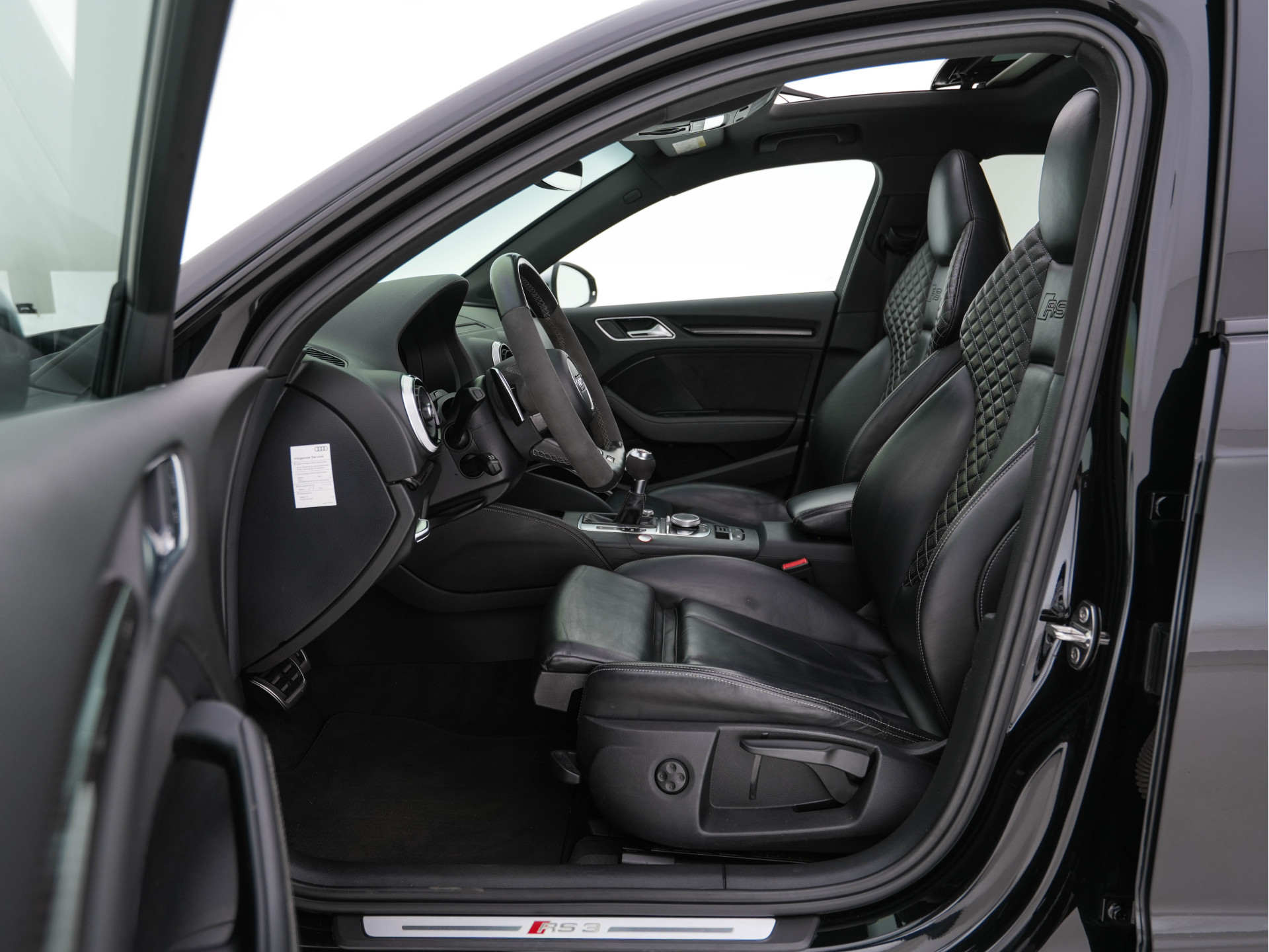 Audi RS3 2.5 TFSI quattro Aut. *RS-SEATS | PANO | NAPPA-FULL-LEATHER | DIGI-COCKPIT | BANG&OLUFSEN | APPLE-CARPLAY | ADAPTIVE-CRUISE | BLIND-SPOT | CAMERA | KEYLESS | NAVI-FULLMAP | DAB+ | MAGNETIC-RIDE | 19''ALU*