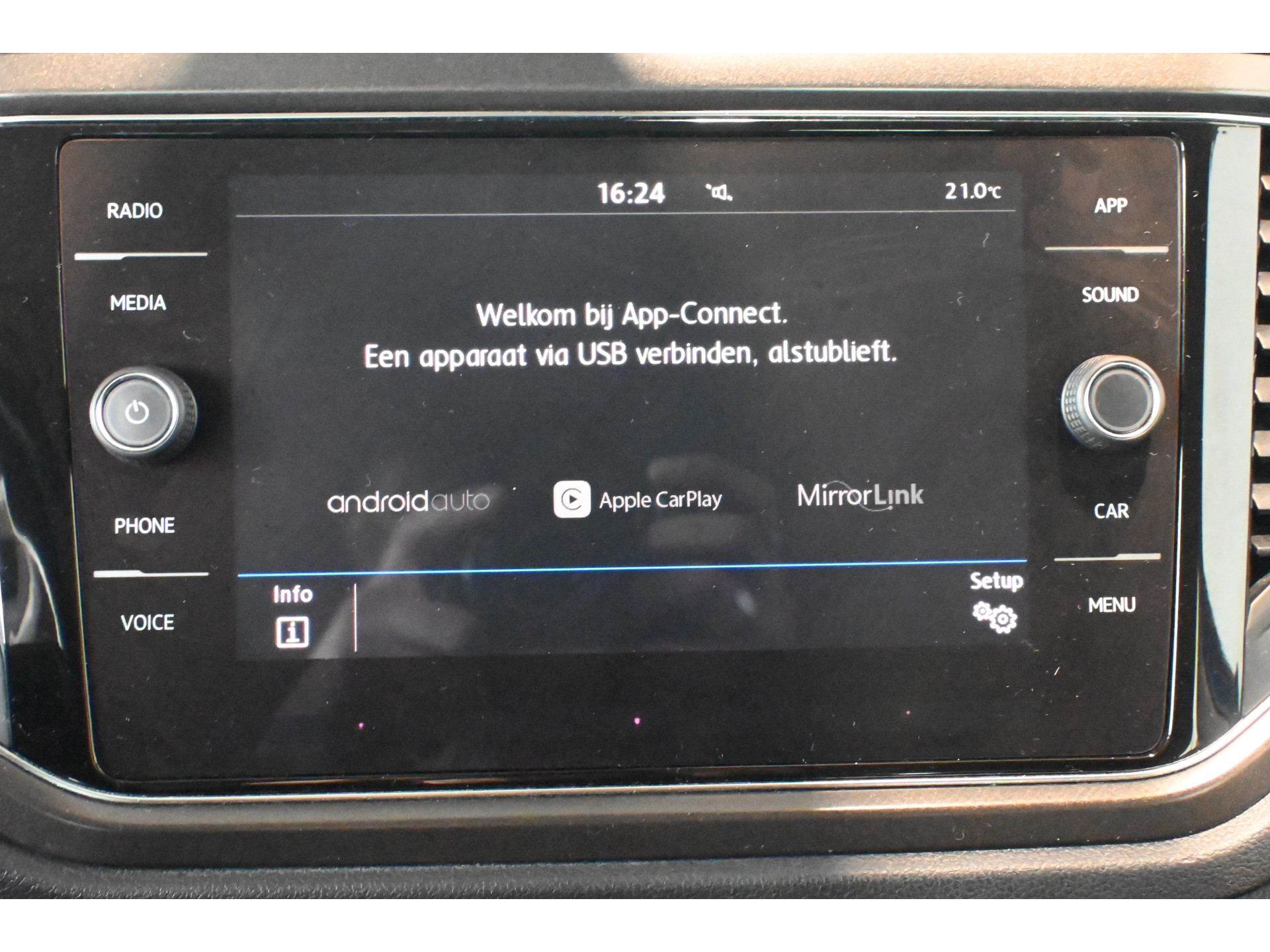 Volkswagen T-Roc 1.5 TSI Style Automaat Clima Carplay Cruise Control Trekhaak Rijklaarprijs! Inruil Mogelijk!
