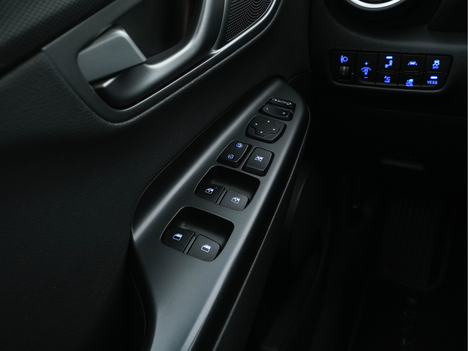 Hyundai Kona EV Premium 64 kWh ( Fase-3 ) { SOH-96%) (INCL-BTW) *AUT | HEAT-PUMP | NAVI-FULLMAP | KEYLESS | CAMERA | DAB | ECC | PDC | ADAPTIVE-CRUISE | CCS-FASTLOADER | LANE-ASSIST | HEATED-COMFORTSEATS | 17''ALU*