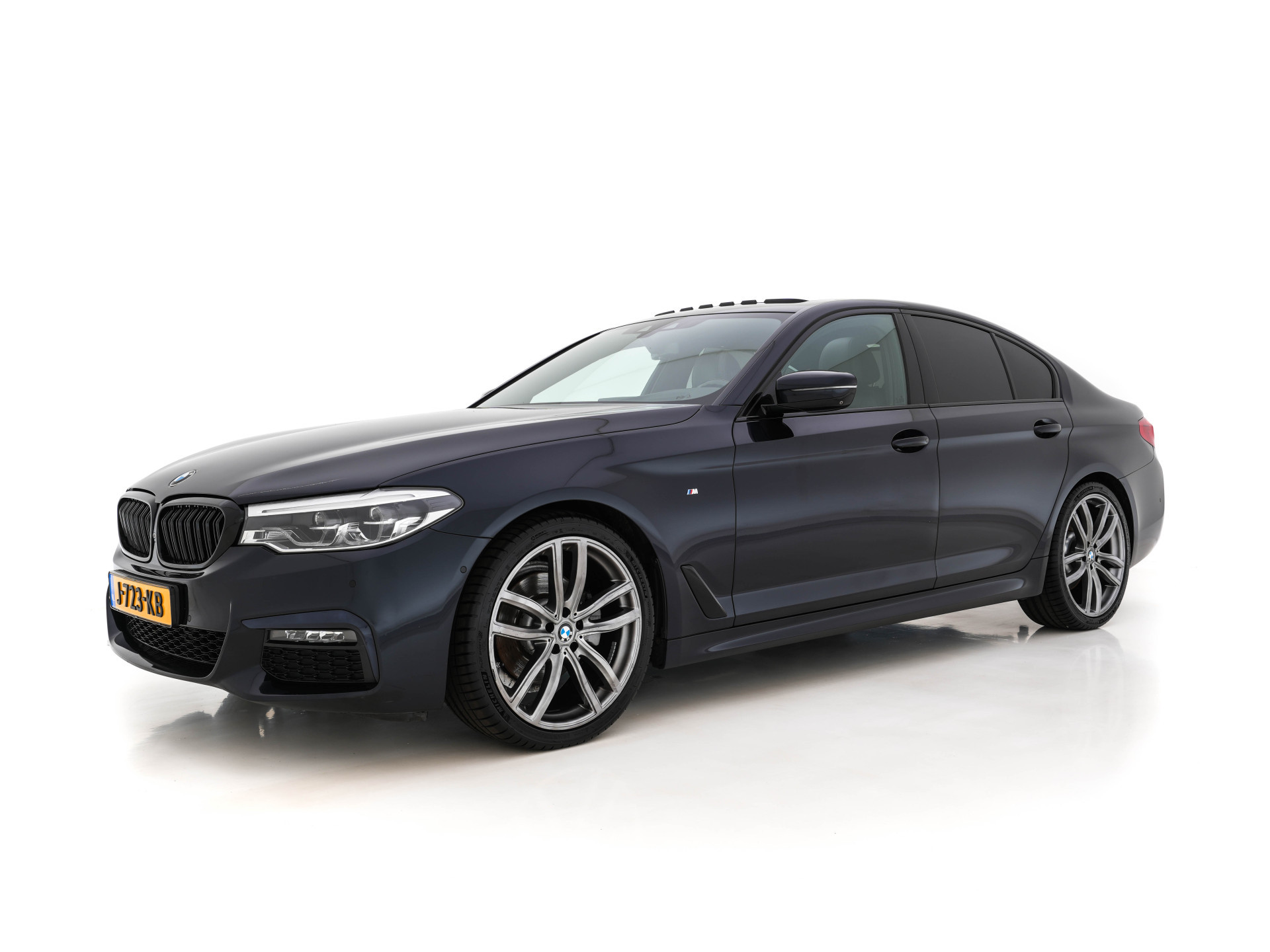 BMW 5-serie 520d xDrive M-Sport-Pack High Executive (INCL-BTW) Aut. *PANO | LUXURY-LEATHER | FULL-LED | HEAD-UP | DIGI-COCKPIT | NAVI-FULLMAP | TOP-VIEW | MEMORY-PACK | ECC | AMBIENT-LIGHT | PDC | CRUISE | SHIFT-PADDLES | TOWBAR  | 20''ALU*