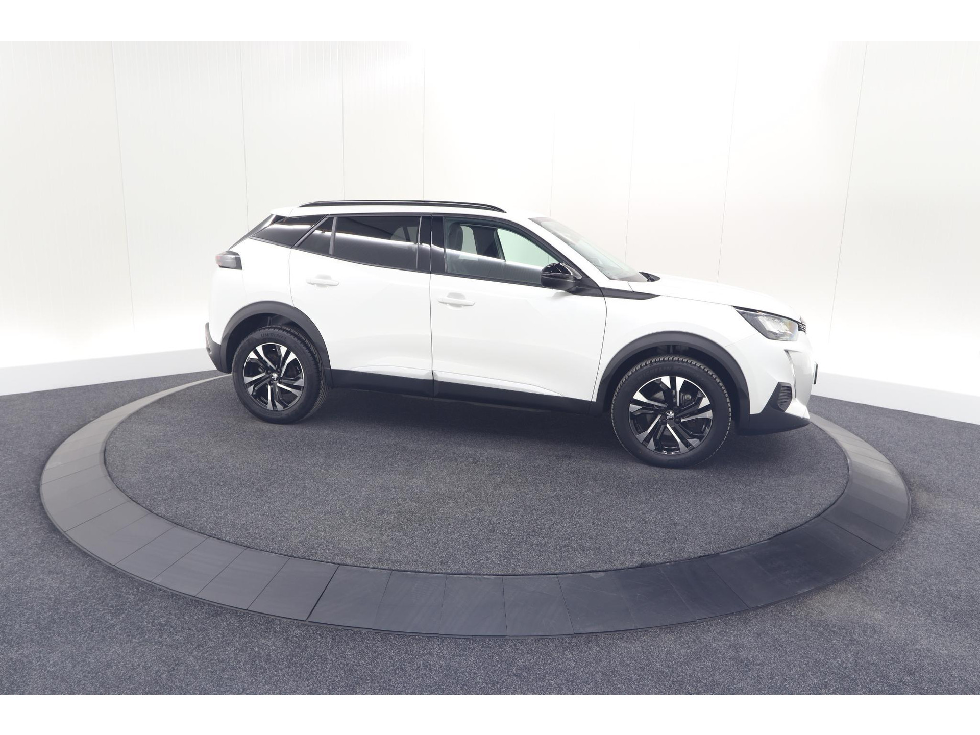 Peugeot 2008 PureTech 102 Allure Pack | Allseason Banden | Parkeersensoren | Apple Carplay