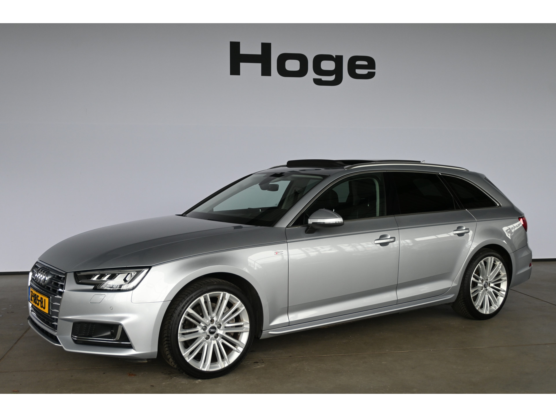 Audi A4 Avant 2.0 TFSI quattro S-Line Automaat Navigatie Panoramadak Adaptief Matrix LED Goed Onderhouden! Inruil Mogelijk!
