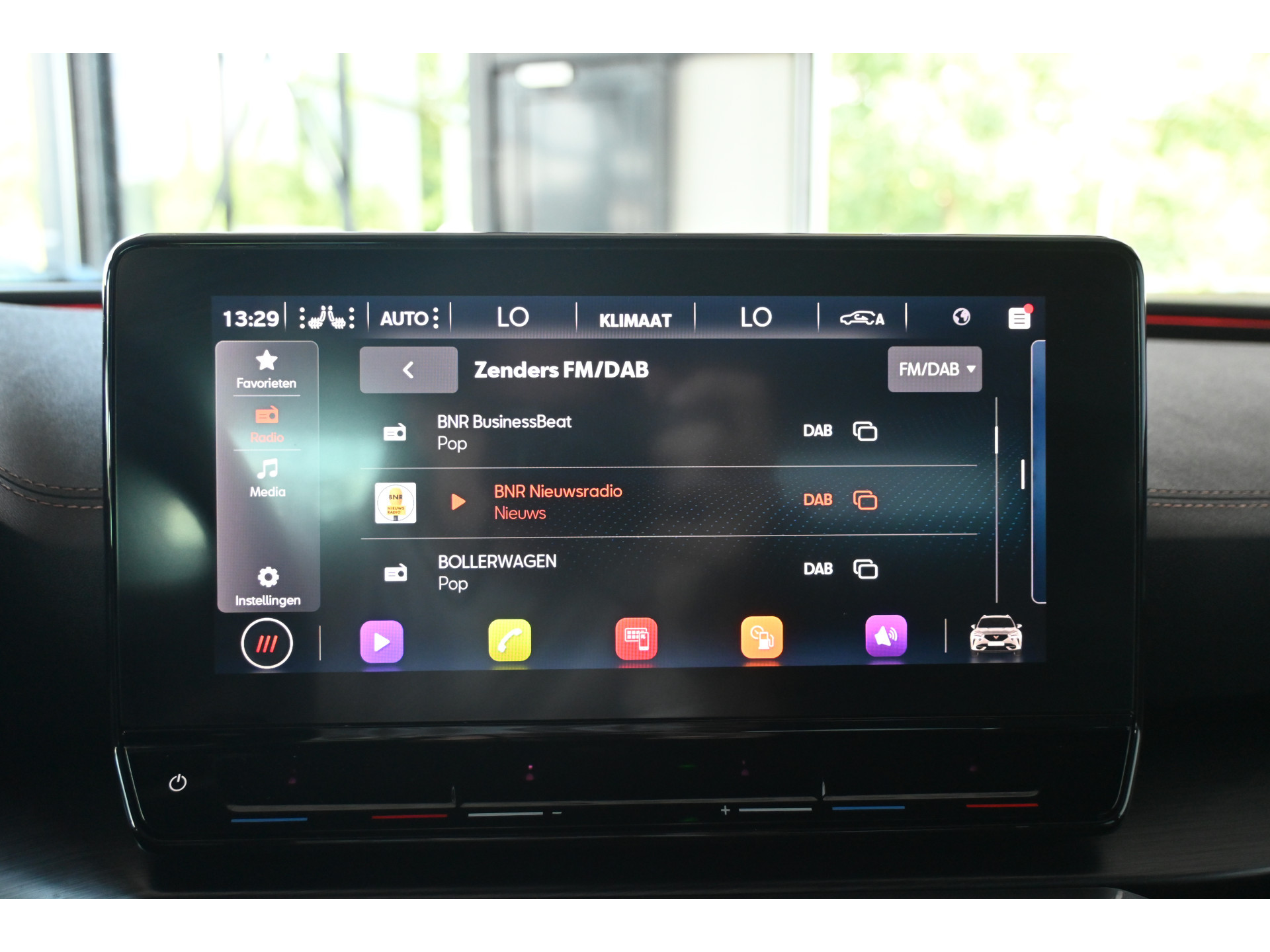 CUPRA Formentor 1.5 TSI Automaat Clima Adaptieve cruise Navigatie Apple carplay Trekhaak PDC Inruil mogelijk