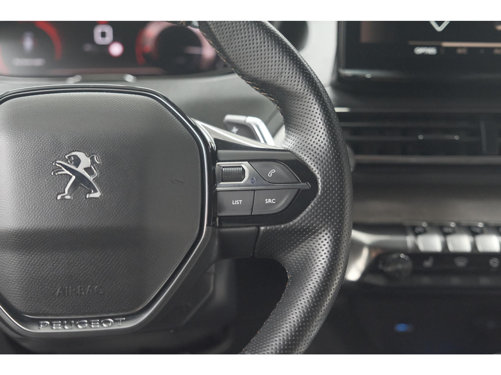 Peugeot 5008 PureTech 130 EAT8 GT Black Pack | Elektrische Kofferklep | Camera | Adaptieve Cruise Control | Dodehoekdetectie