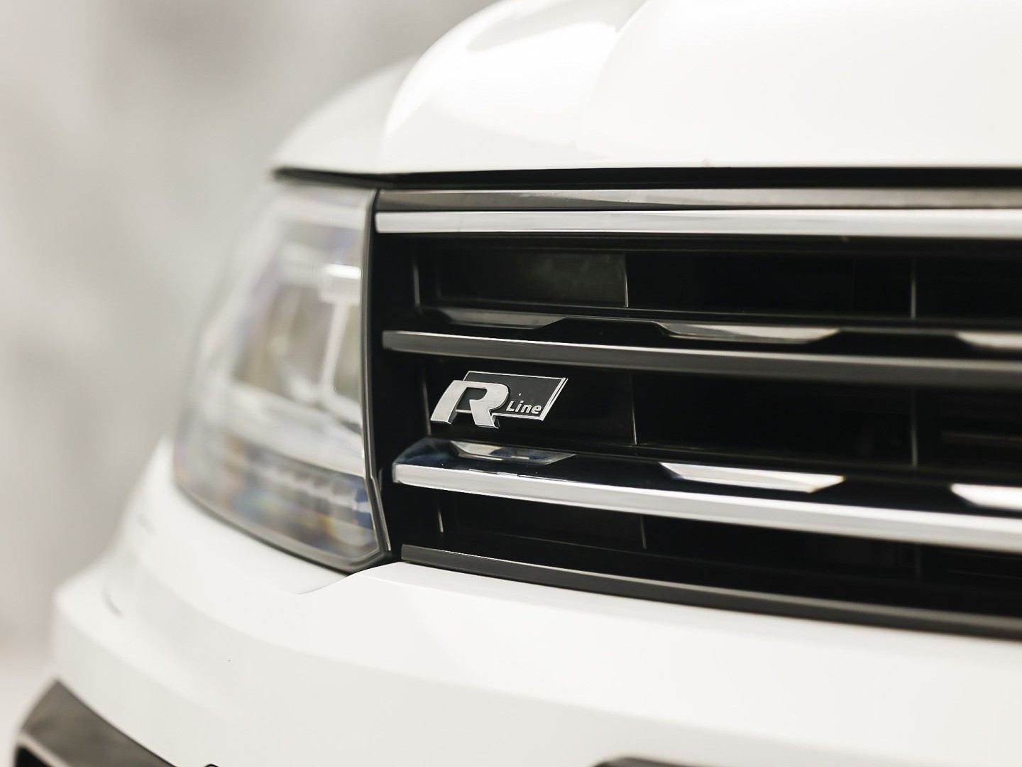 Volkswagen Tiguan 1.4 TSI 4Motion R-Line Sport 150Pk Automaat (VIRTUAL COCKPIT, APPLE CARPLAY, MODE KNOP, GROOT NAVI, ALCANTARA, STOELVERWARMING, SPORTSTOELEN, GETINT GLAS, ADAPTIVE CRUISE, NIEUWSTAAT)