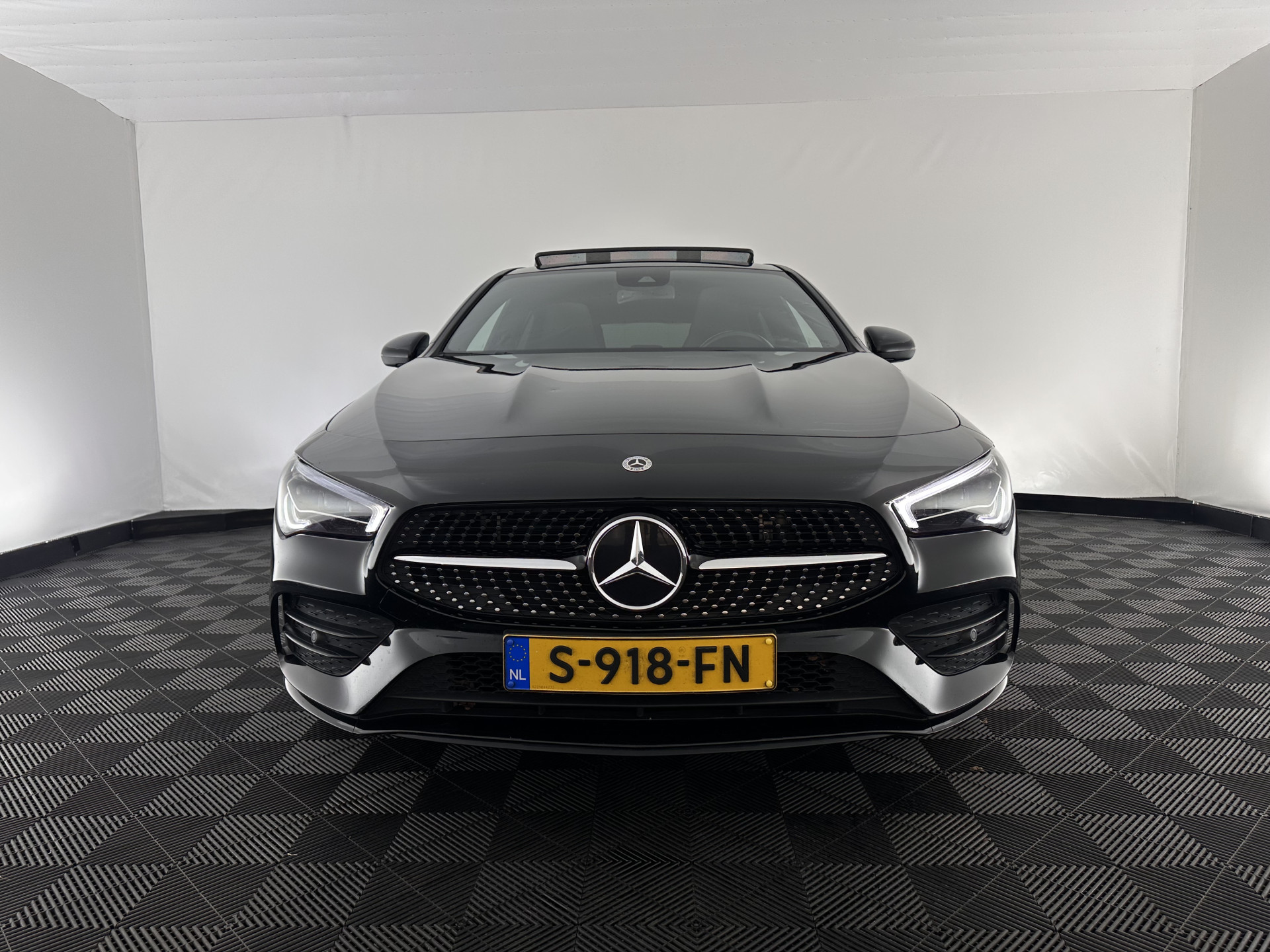 Mercedes-Benz CLA-klasse Shooting Brake 250 e AMG Line ( Plug-in ) (INCL.BTW) *PANO | LEATHER-MICROFIBRE | MULTIBEAM-LED | AMBIENT-LIGT | BLIND-SPOT | HEATED-SPORTSEATS | WIDE-SCREEN-DIGICOCKPIT | DAB+ | NAVI-FULLMAP | CAMERA | PRIVACY-GLASS | TOWBAR | 19