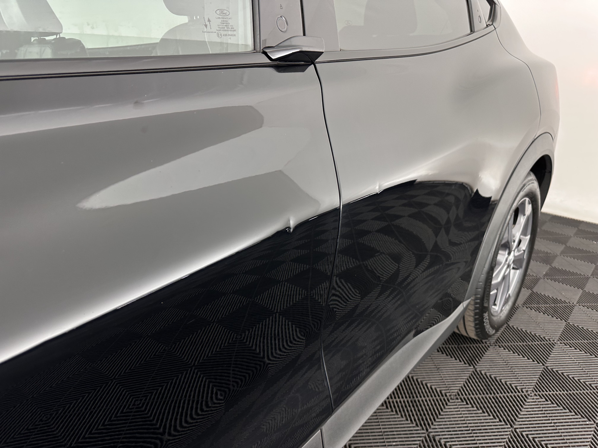 Ford Mustang Mach-E RWD 75 kWh [ 3-Fase-11kW ] {SOH-84%} (INCL-BTW) *LEATHER | FULL-LED | DAB | DIGI-COCKPIT | KEYLESS | NAVI-FULLMAP | CARPLAY | HEATED-COMFORTSEATS | TOPVIEW | ADAPTIVE-CRUISE | PRIVACY-GLASS | 18'' ALU*