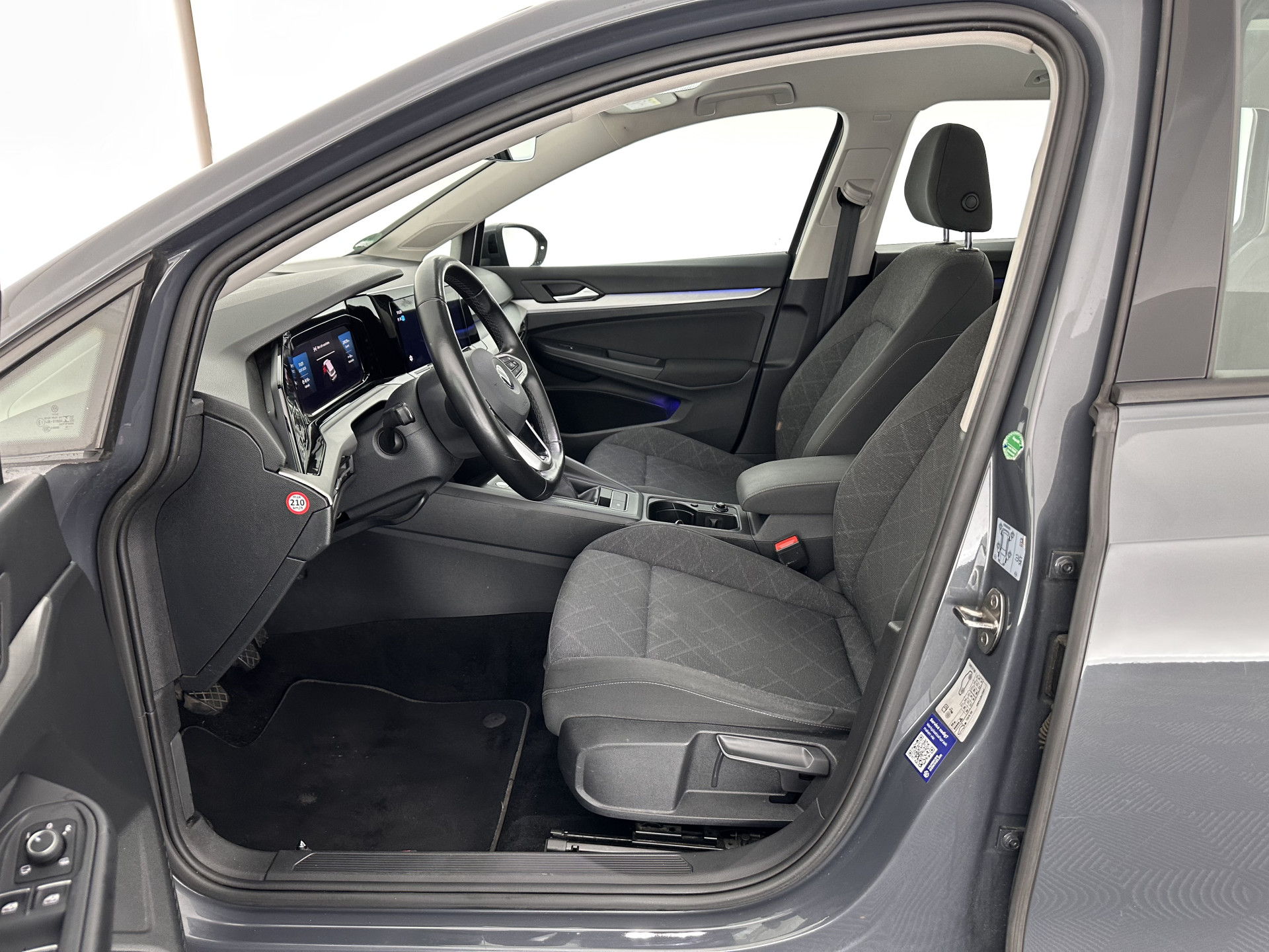 Volkswagen Golf Variant 2.0 TDI Life Business (INCL-BTW)  *FULL-LED | DIGI-COCKPIT | NAVI-FULLMAP | HEATED-COMFORTSEATS | KEYLESS | DAB+ | CARPLAY | ECC | AMBIENT-LIGHT | PDC | 16''ALU*