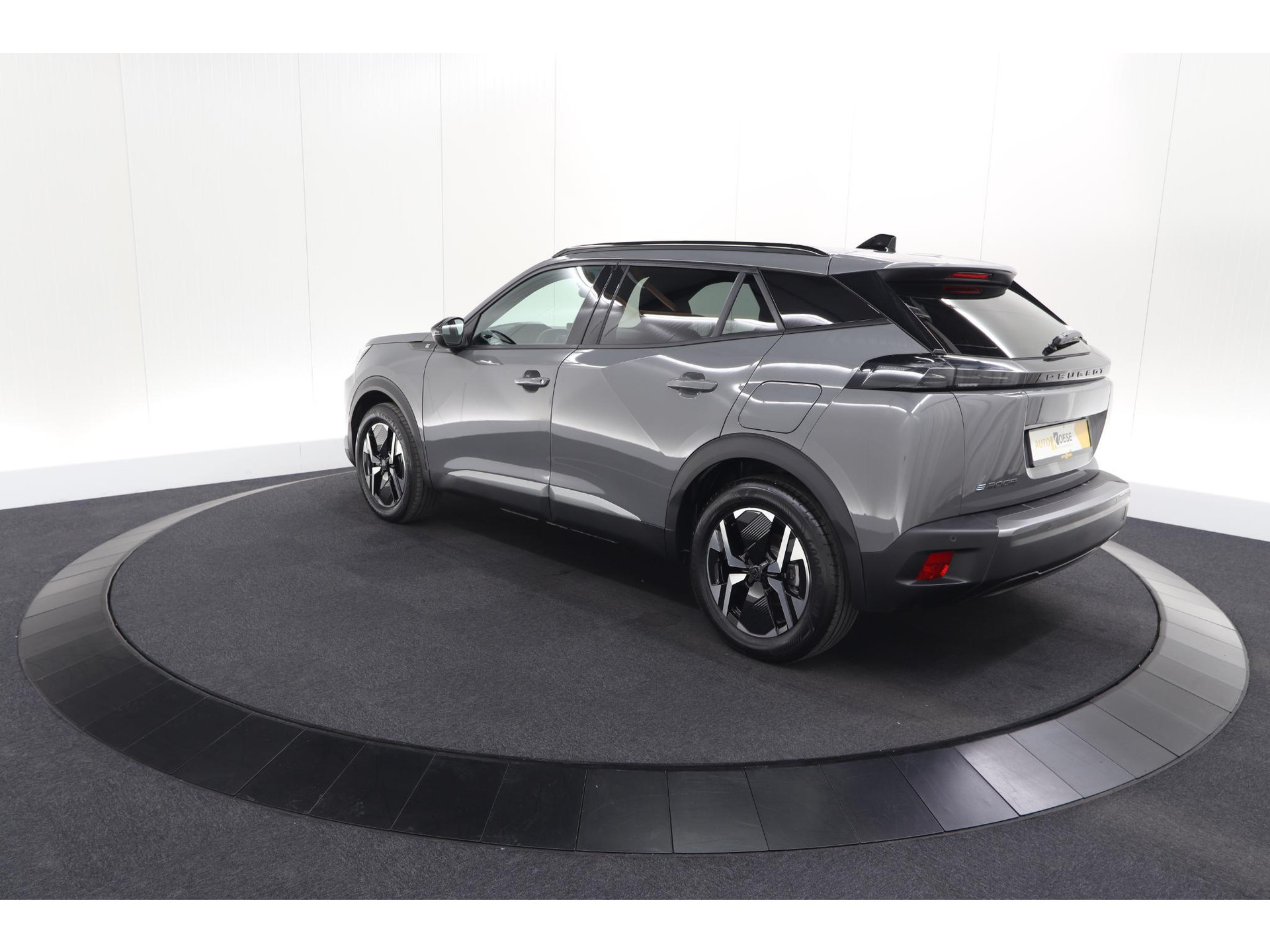 Peugeot e-2008 EV Allure 54 kWh | 97,2% SOH | 11 KW Lader | Apple Carplay | Parkeersensoren