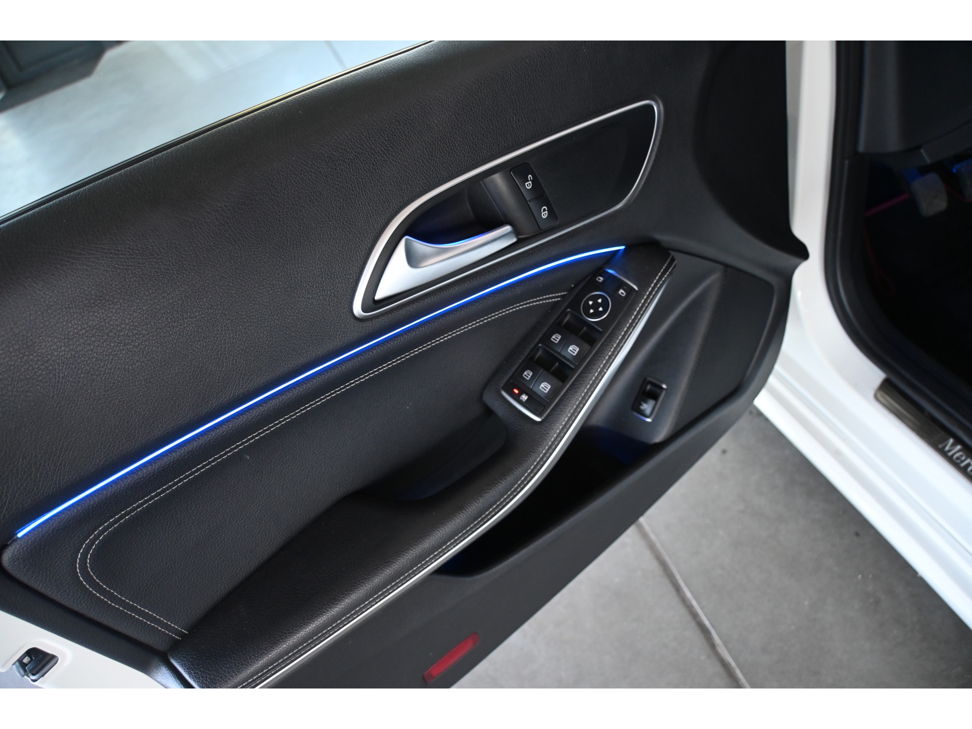 Mercedes-Benz CLA-klasse 200 Ambition Bi-Xenon Cruise Airco PDC Navigatie Inruil Mogelijk!