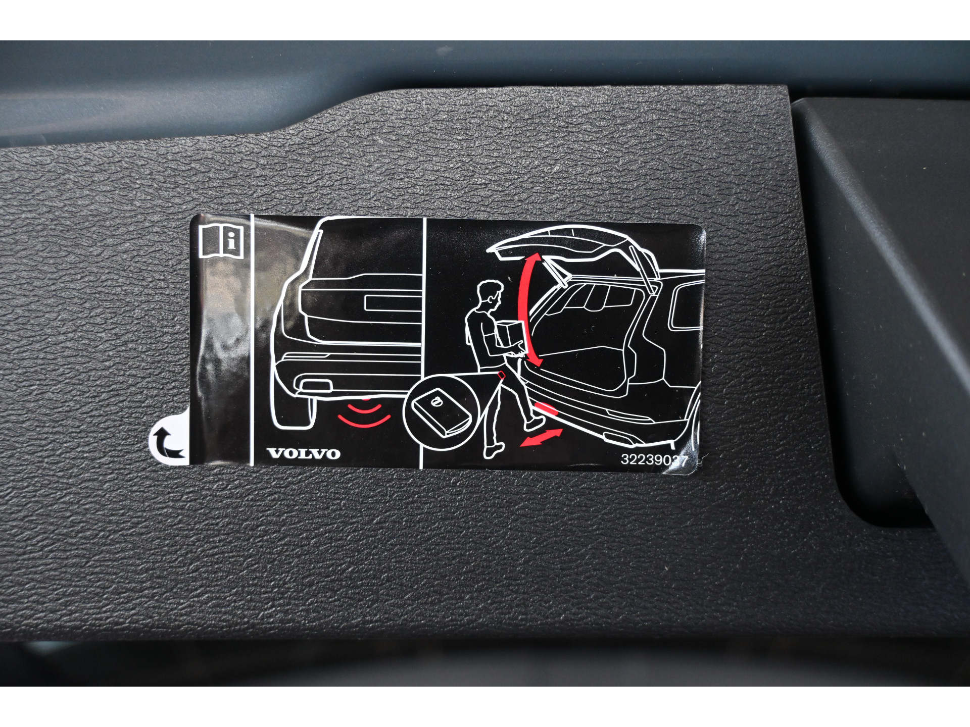 Volvo V60 2.0 T8 Plug-in hybrid AWD Plus Bright Panoramdak Stoelverwarming Carplay Led Adaptieve Cruise  Clima Lane Assist Camera 100% Onderhouden! Inruil Mogelijk!