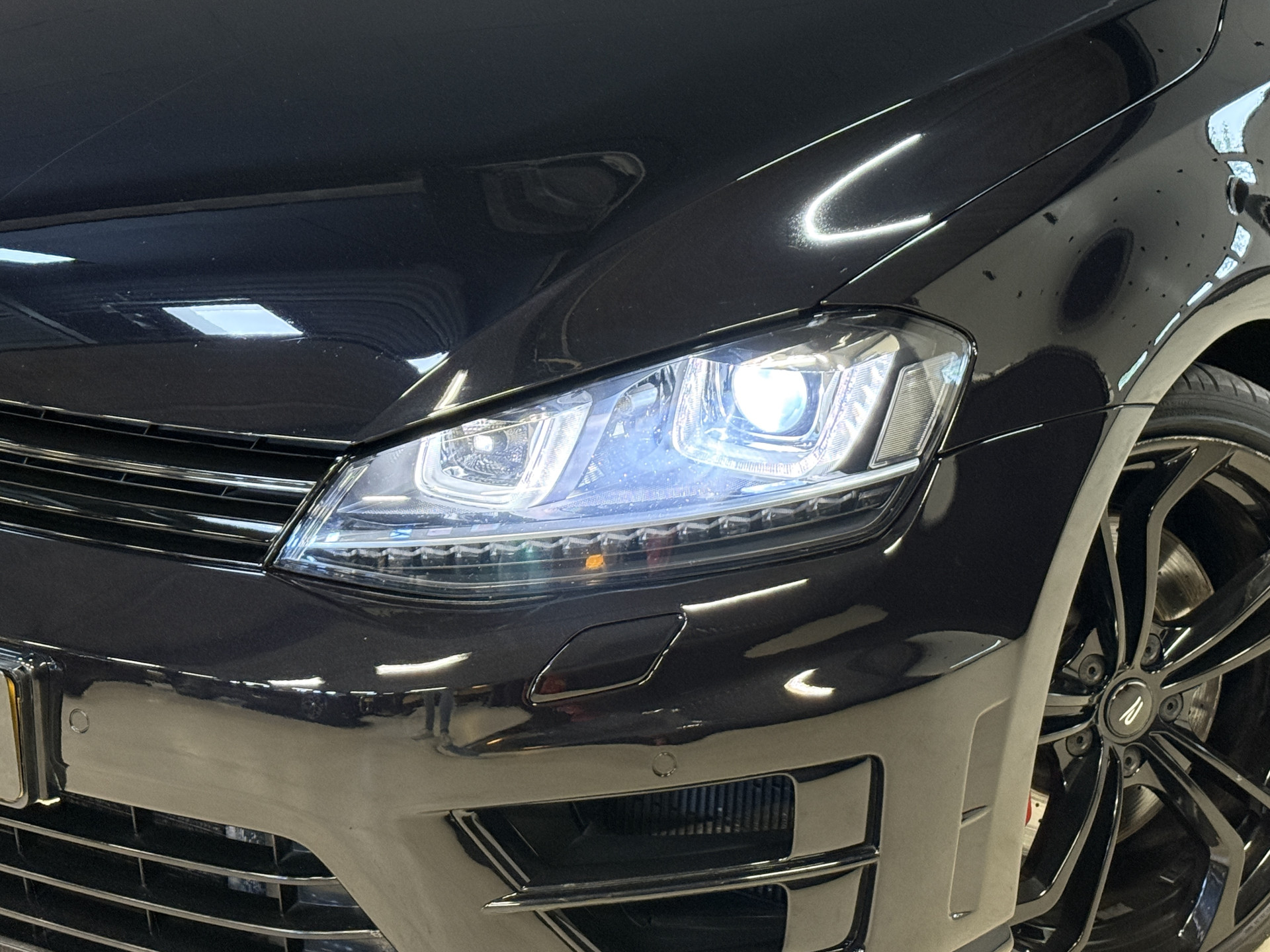 Volkswagen Golf 2.0 TSI R 4Motion | Camera | Panoramadak | 300PK | Stoelverwarming | Leder