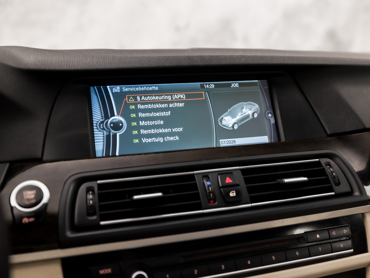 BMW 5 Serie 528i High Executive 245Pk Automaat (SCHUIFDAK, GROOT NAVI, LEDER, GETINT GLAS, ELEK SPORTSTOELEN, ZWART HEMEL, STOELVERWARMING, PARKEERSENSOREN, XENON, NIEUWSTAAT)