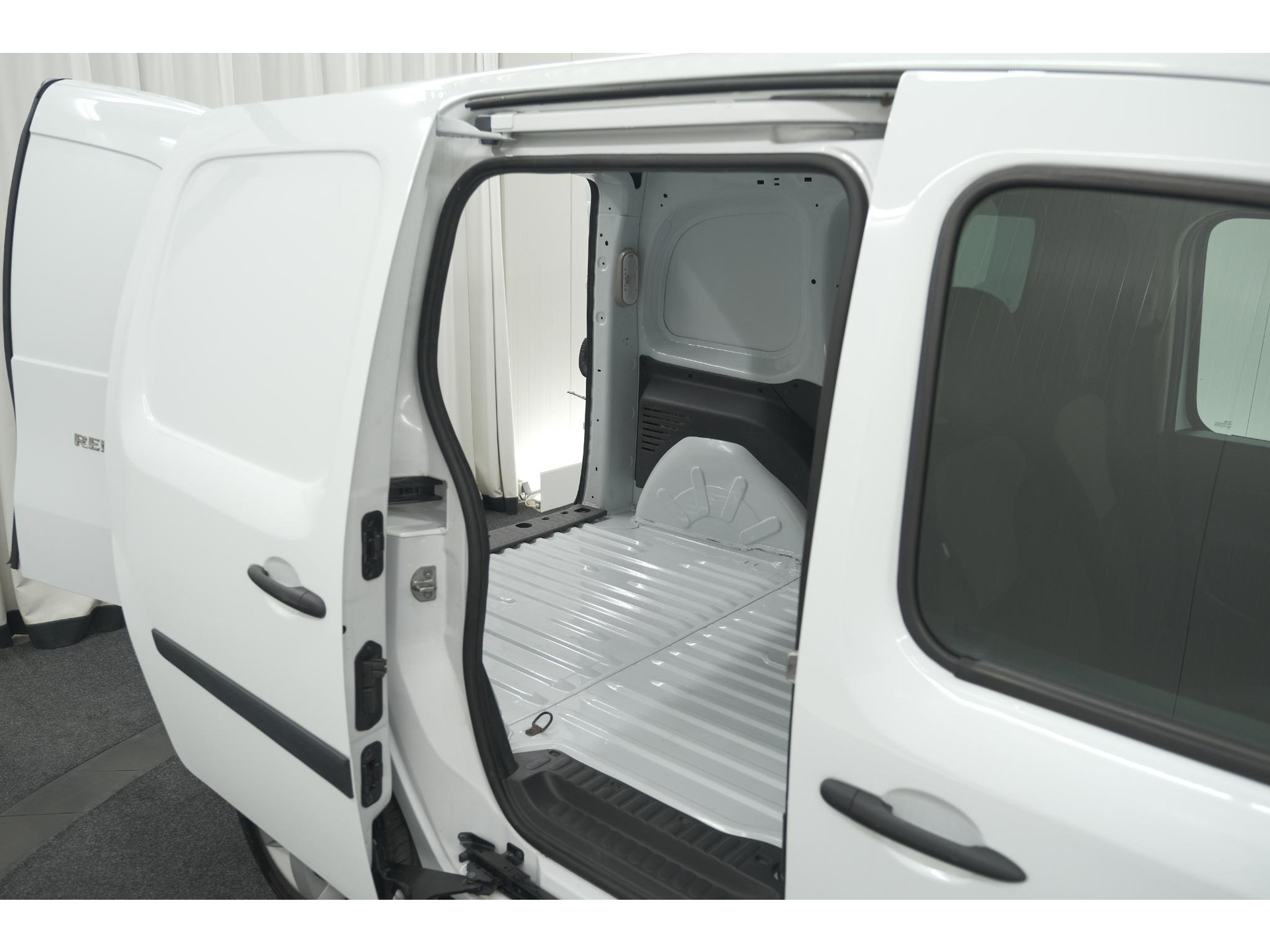 Renault Kangoo E-Tech 33 kWh 82 PK | Koopaccu | Airco | Cruise Control | DAB Radio
