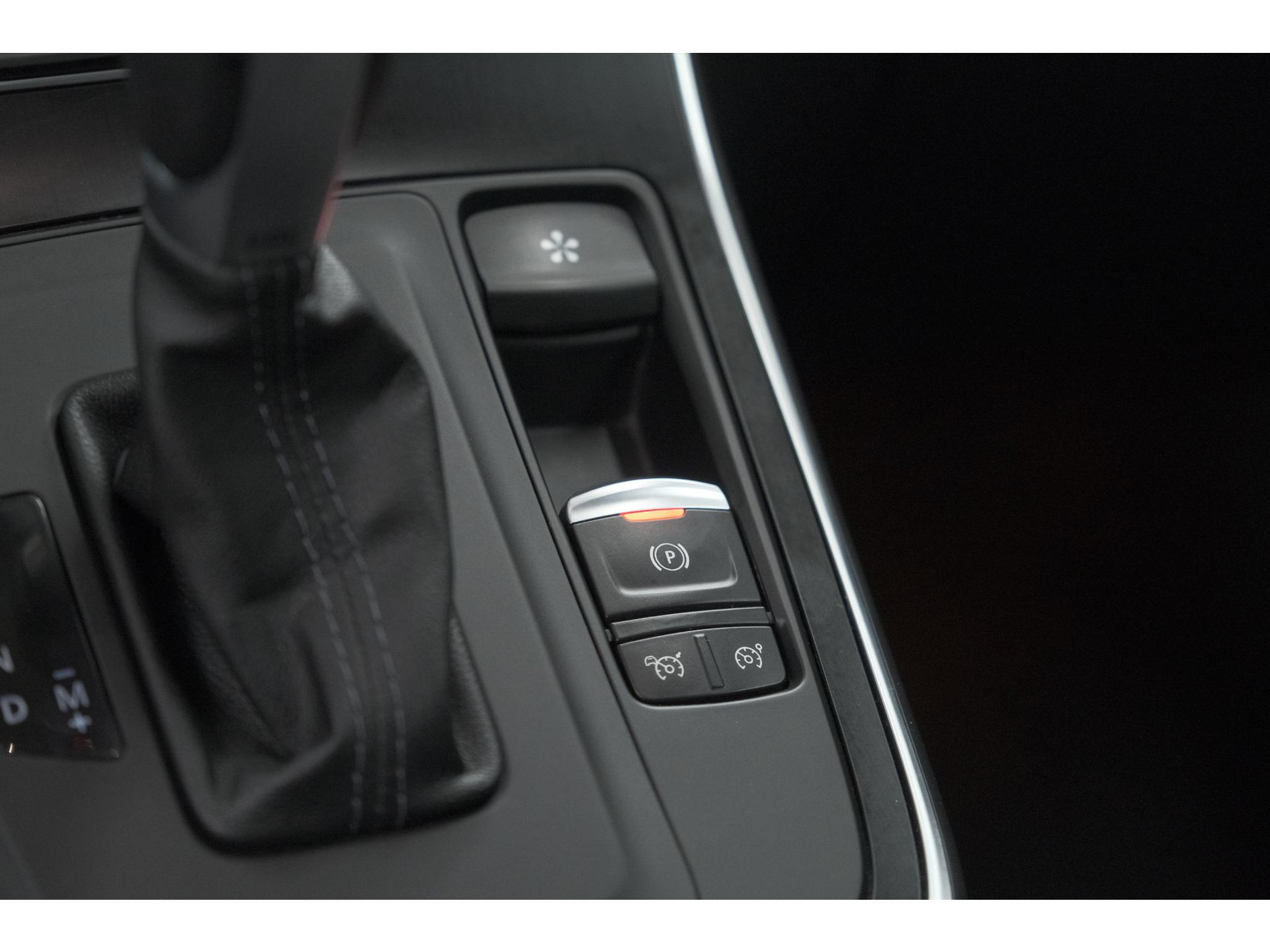 Renault Scénic 1.3 TCe 140 EDC Intens | Trekhaak | Camera | Head-Up Display | Dodehoekdetectie
