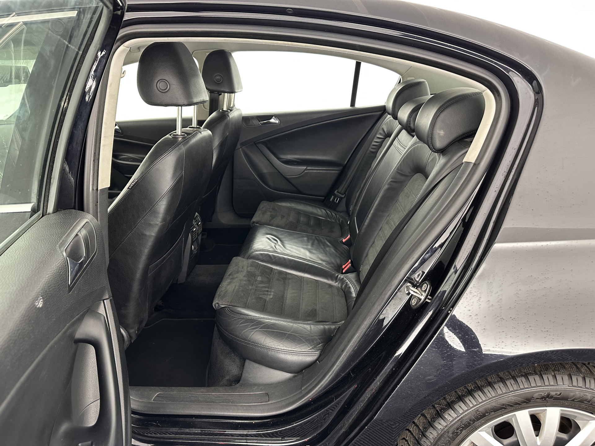 Volkswagen Passat 2.0 FSI Highline Aut. *NAVI-FULLMAP | LEATHER-ALCANTARA | SPORT-SEATS | ECC | HEATED-SEATS | PDC | CRUISE*