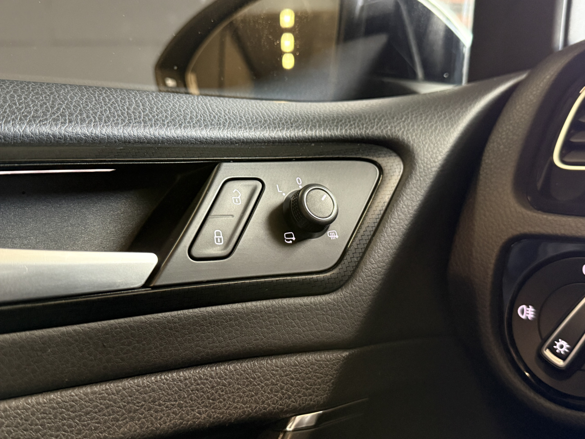 Volkswagen Golf 2.0 TSI R 4Motion | Camera | Panoramadak | 300PK | Stoelverwarming | Leder