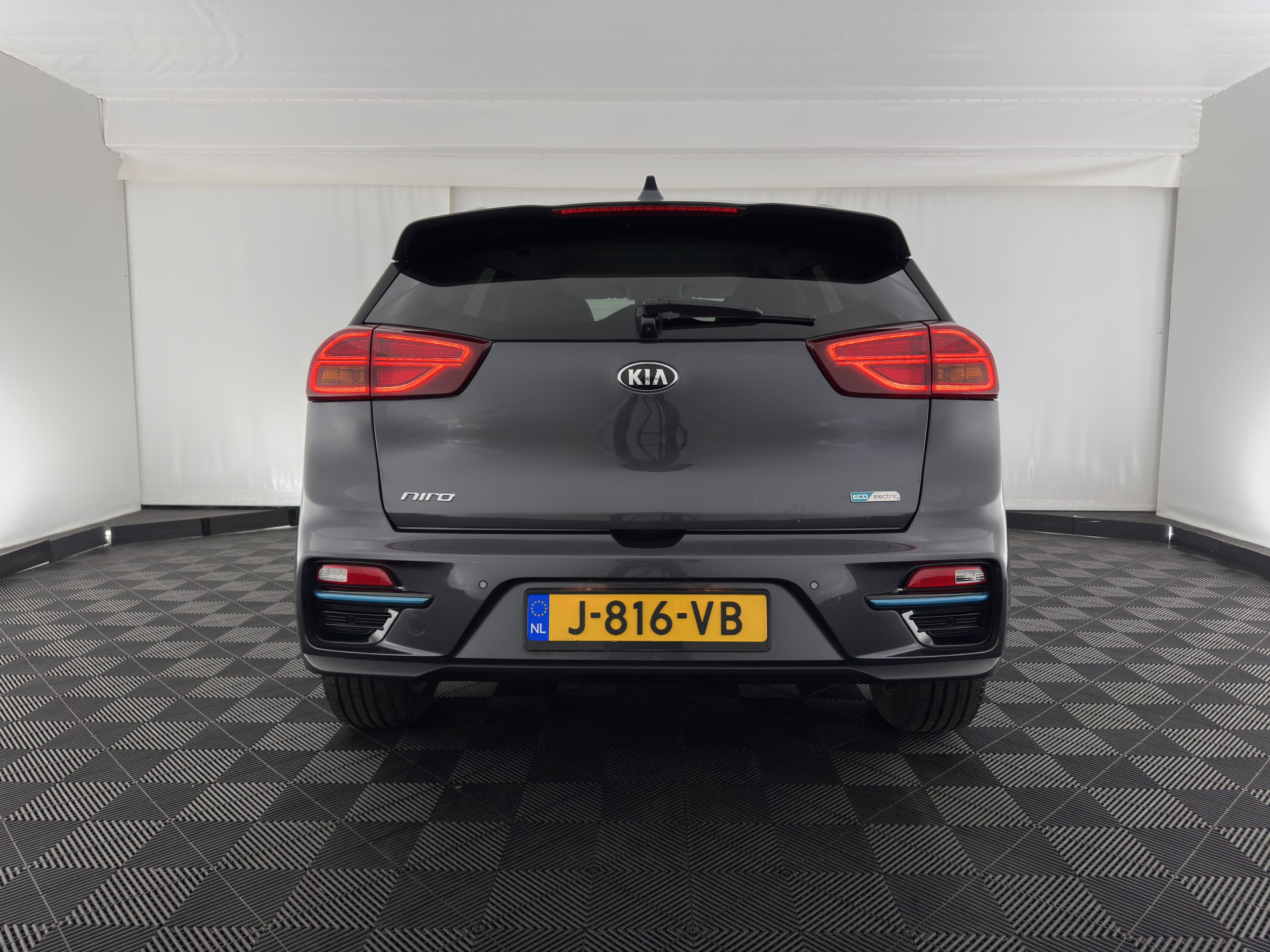 Kia e-Niro ExecutiveLine 64 kWh (3-Fase) {SOH-100%) (INCL-BTW)  Aut *HEATPUMP | LEATHER | FULL-LED | NAVI-FULLMAP | ADAPTIVE-CRUISE | CAMERA | MEMORY-PACK | LANE-ASSIST | KEYLESS | DIGI-COCKPIT | PRIVACY-GLASS | AMBIENT-LIGHT | 17"ALU*