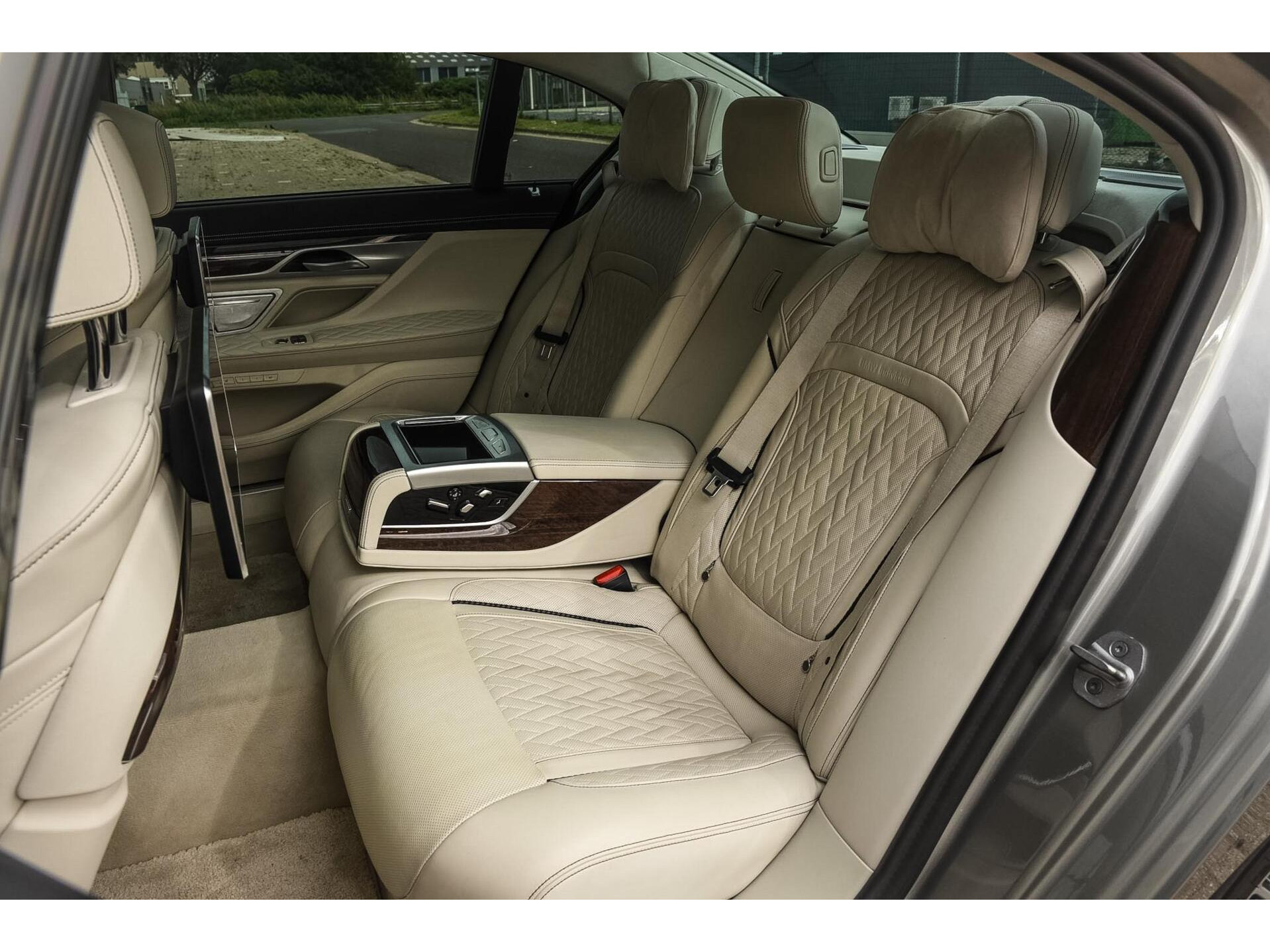 BMW 745Le High Executive | M Sport | Massage | Lounge