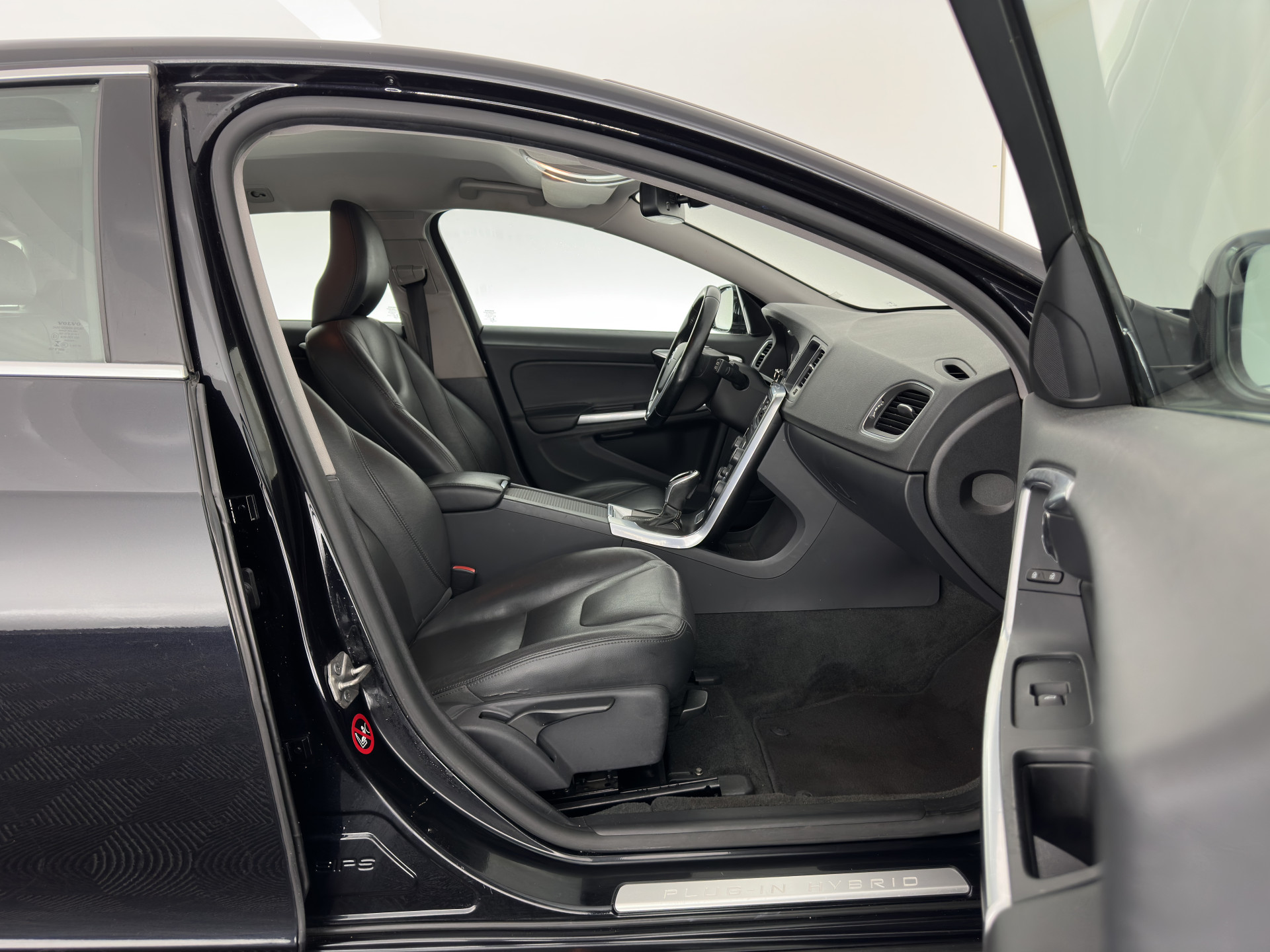 Volvo V60 2.4 D6 AWD Plug-In Hybrid Summum ( Plug-In ) Aut. * LEATHER | PREMIUM-SOUND-AUDIO | NAVI-FULLMAP | BI-XENON |  MEMORY-PACK | CRUISE | HEATED-SPORTSEATS | TOWBAR | 17"ALU*