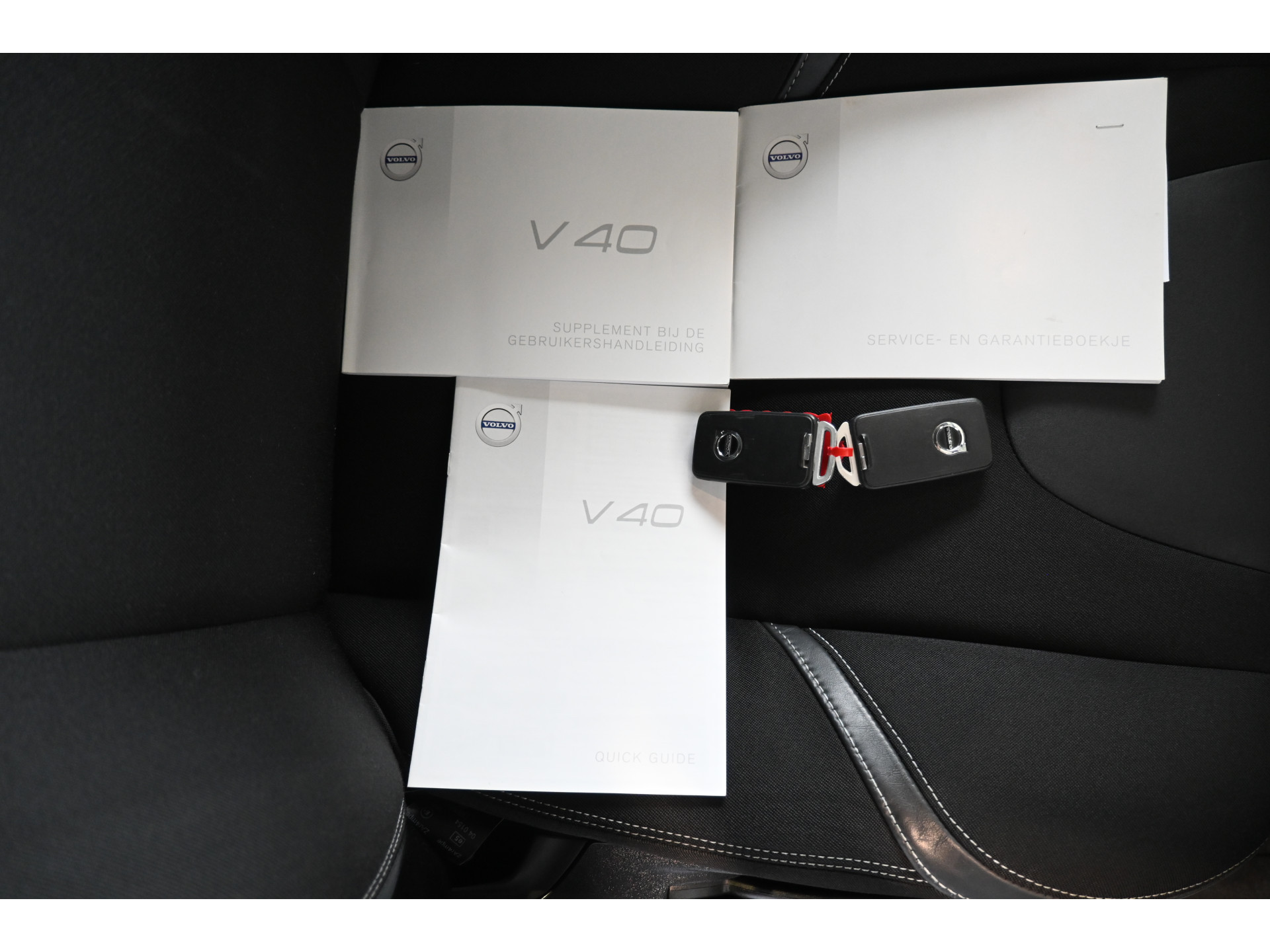 Volvo V40 2.0 T2 Momentum Nap Clima Cruise control Trekhaak Navigatie Stoelverwarming Goed onderhouden! Inruil Mogelijk!