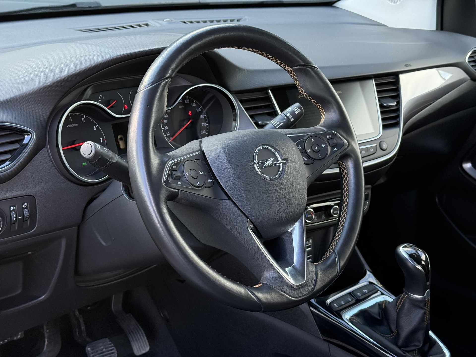 Opel Crossland X 1.2 Turbo Innovation 2e Eigenaar,110pk,Navi,Trekhaak,Pdc,Dealer Onderhouden,N.A.P,Weinig km,Apk tot 07-2027
