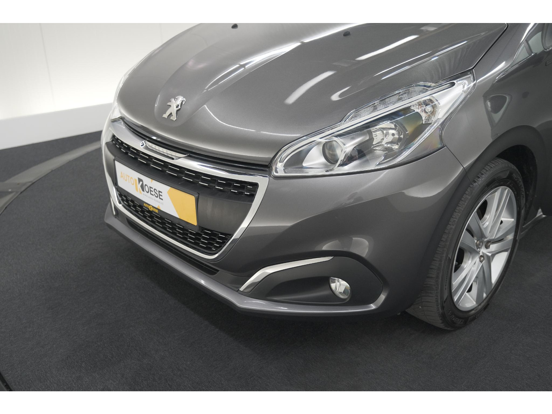 Peugeot 208 PureTech 82 Signature | Parkeersensoren | Apple Carplay | Navigatie