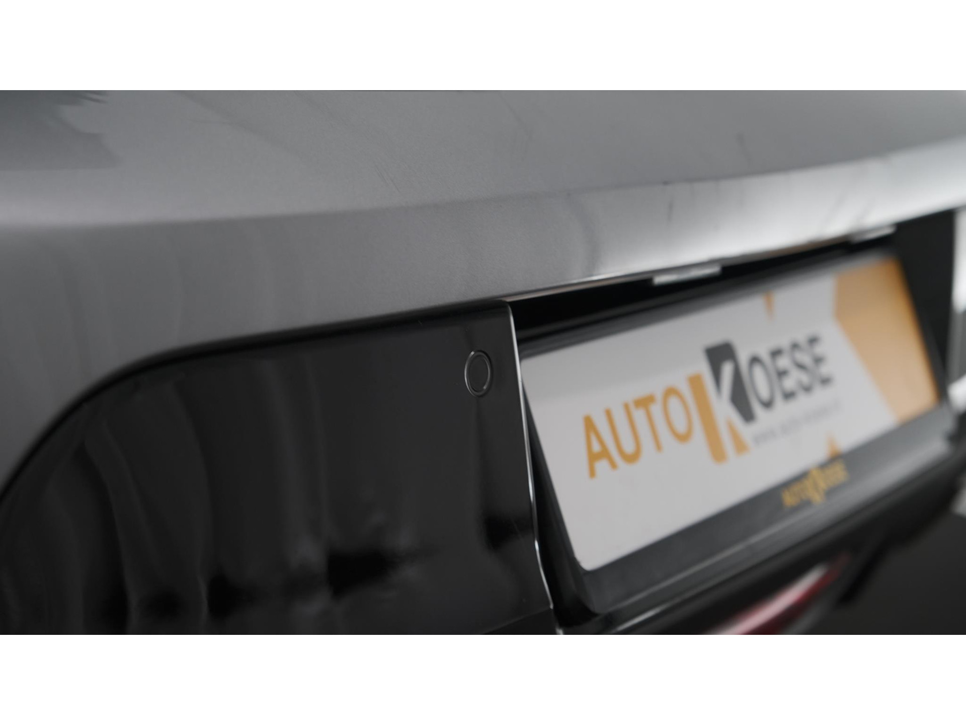 Peugeot 208 PureTech 100 EAT8 Allure | Parkeersensoren | Stoelverwarming | Apple Carplay | Climate Control