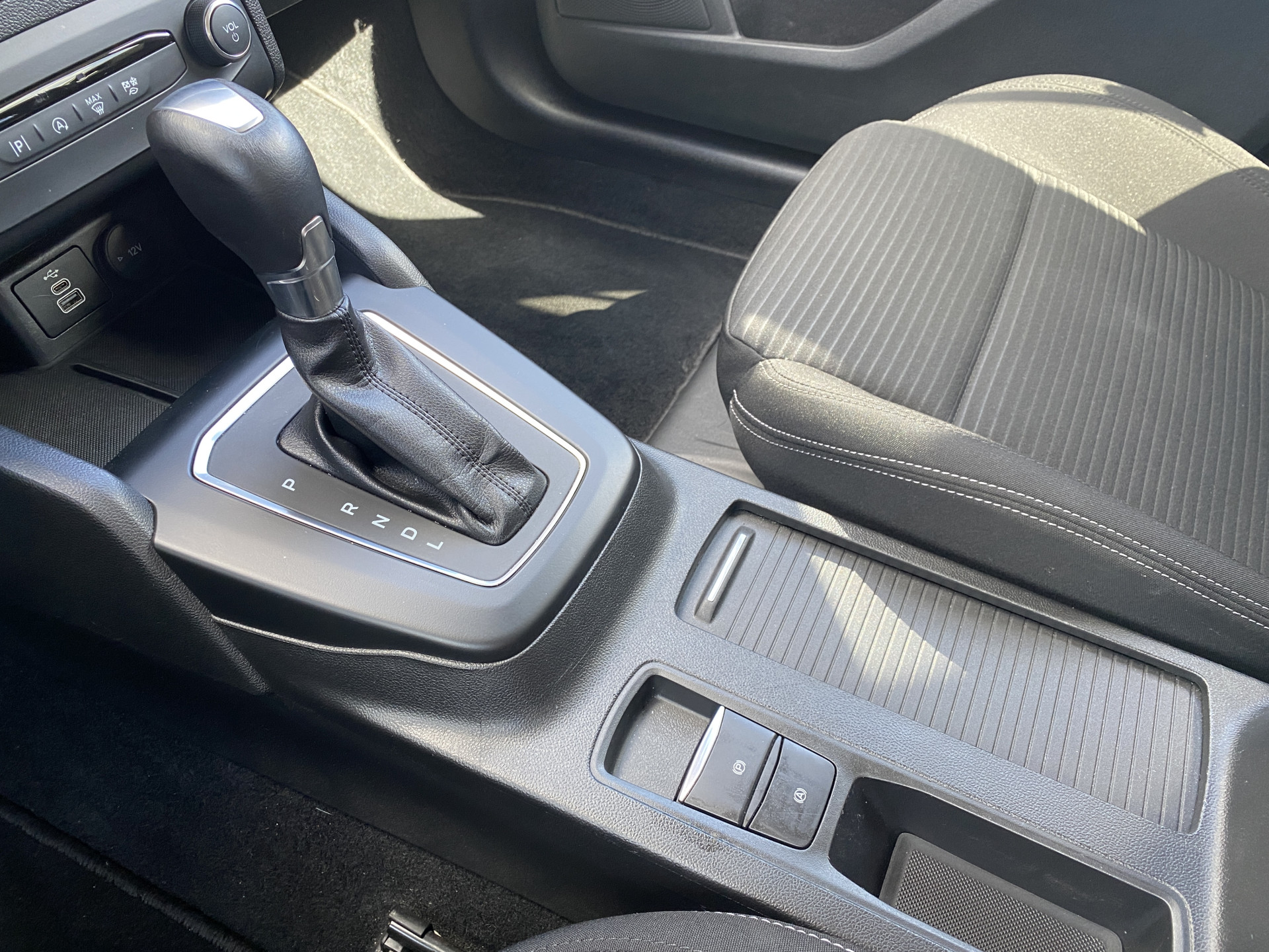 Ford Focus Wagon 1.0 EcoBoost Hybrid 155 pk Titanium AUT. | 1e eigenaar | dealer onderh. | navigatie | cruise control | BTW auto