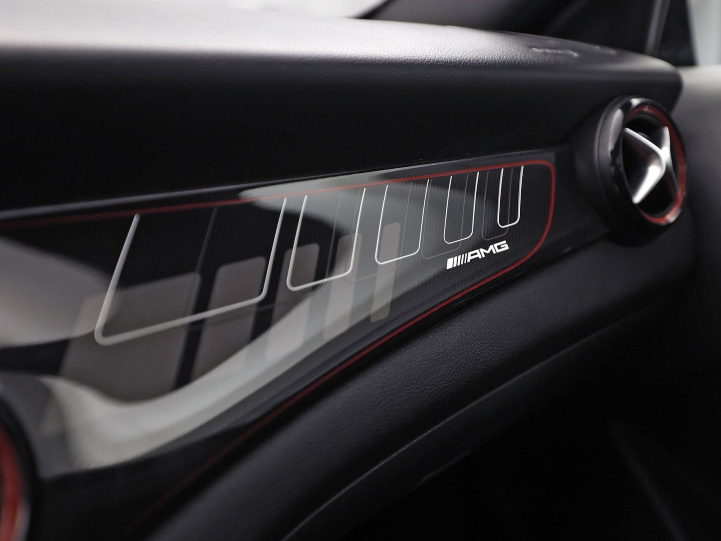 Mercedes-Benz GLA AMG 45 4MATIC Automaat 360Pk (PANORAMAKDAK, NAVIGATIE, MEMORY SEATS, KUIPSTOELEN, STOELVERWARMING, SPOILER, NIEUWE APK, NIEUWSTAAT)