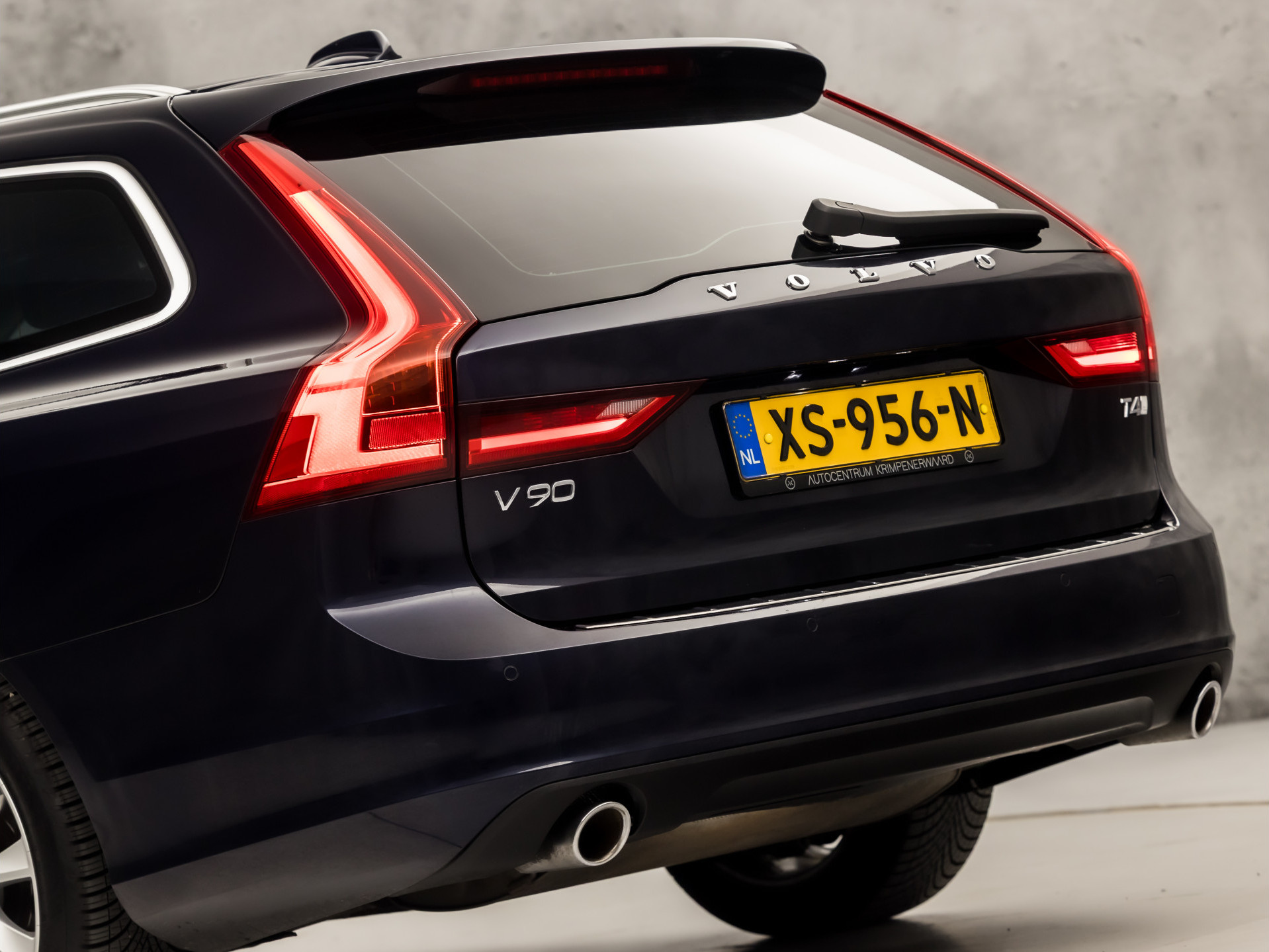 Volvo V90 2.0 T4 Momentum Sport 190Pk Automaat (APPLE CARPLAY, GROOT NAVI, LEDER, GETINT GLAS, STOELVERWARMING ACHTER, MEMORY SEATS, ELEK ACHTERKLEP, NIEUWE APK, NIEUWSTAAT)
