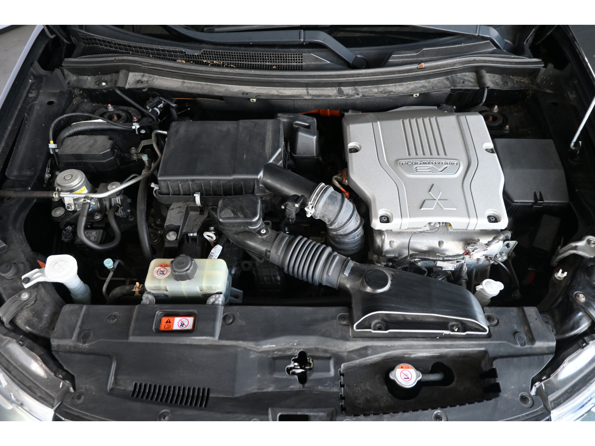 Mitsubishi Outlander 2.0 PHEV Automaat Limited Edition X-Line Navigatie Leder Trekhaak Schuifdak Rijklaarprijs! Inruil Mogelijk!